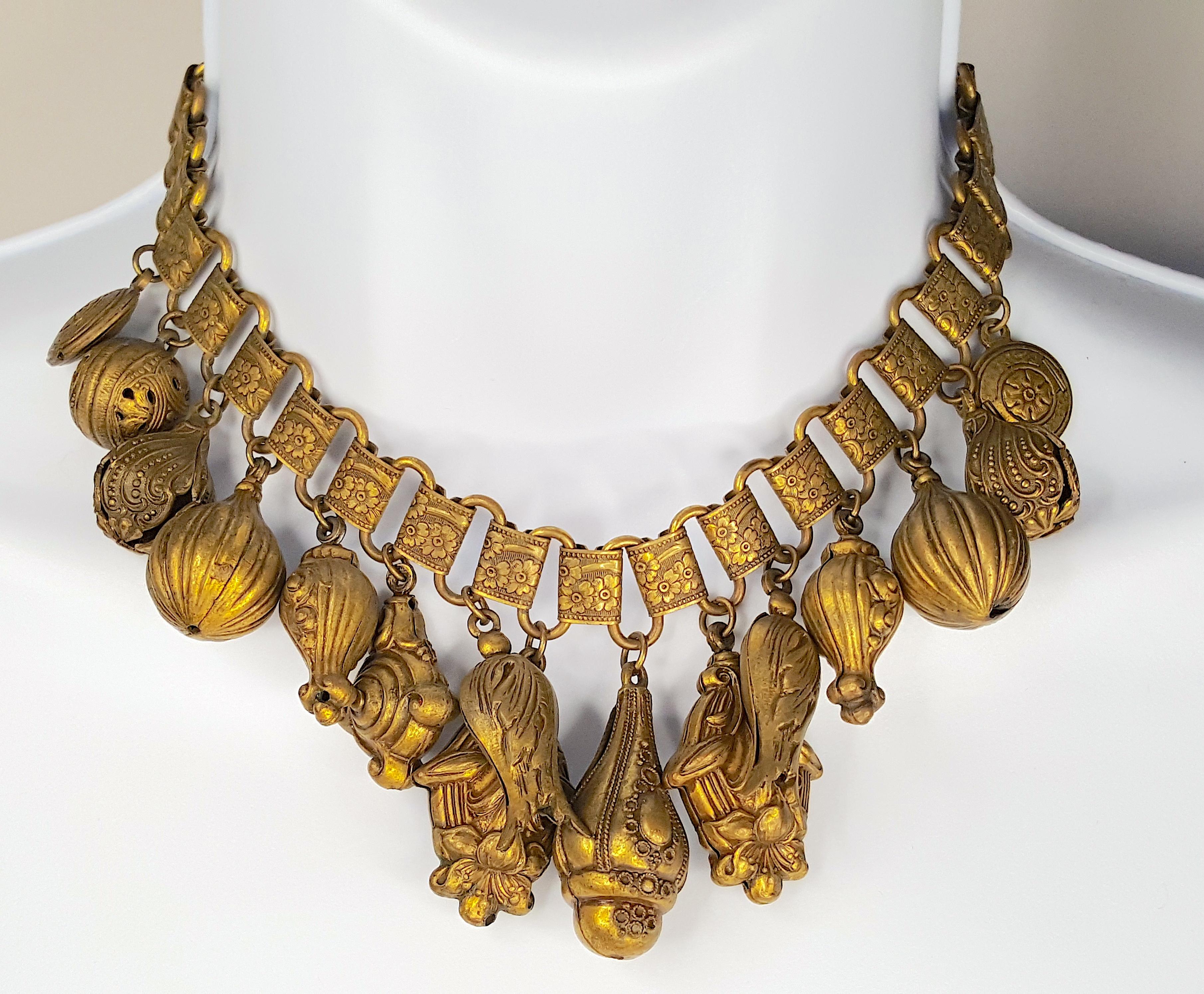 Artigiano MiramHaskell c1930, ottone timbrato, ciondoli con motivi floreali, collana a girocollo A Link in vendita