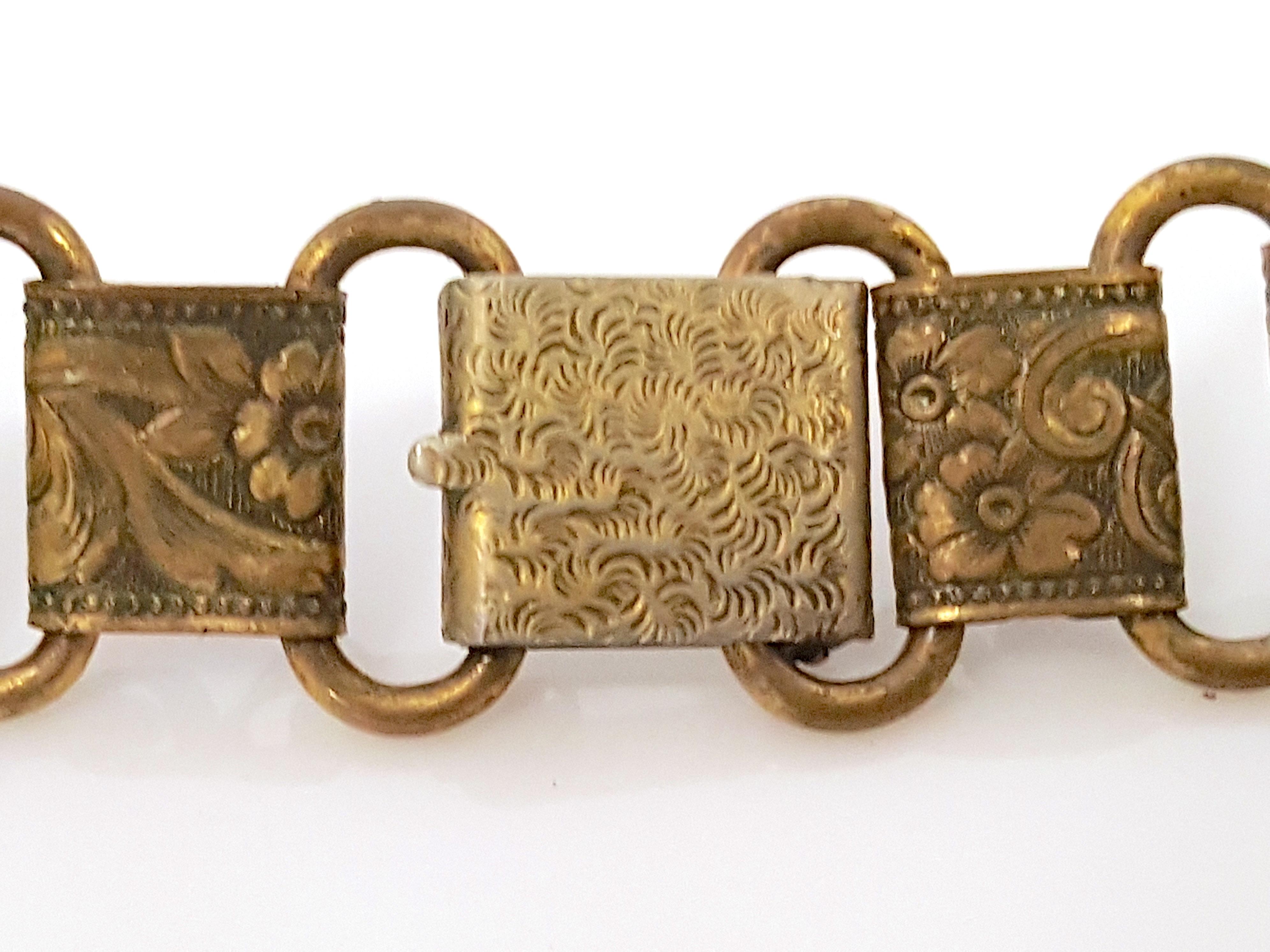 MiramHaskell c1930, ottone timbrato, ciondoli con motivi floreali, collana a girocollo A Link in vendita 1
