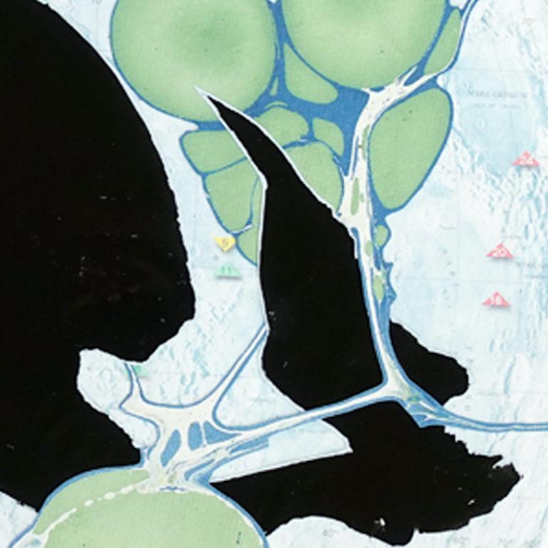 Une œuvre d'art sur papier de l'artiste new-yorkaise Miranda Maher. Réalisé avec des reproductions de cartes de la lune imprimées sur Unryu Inkjet washi, montées sur du papier coton Magnani, superposées avec des coups de pinceau à l'encre Sumi et du