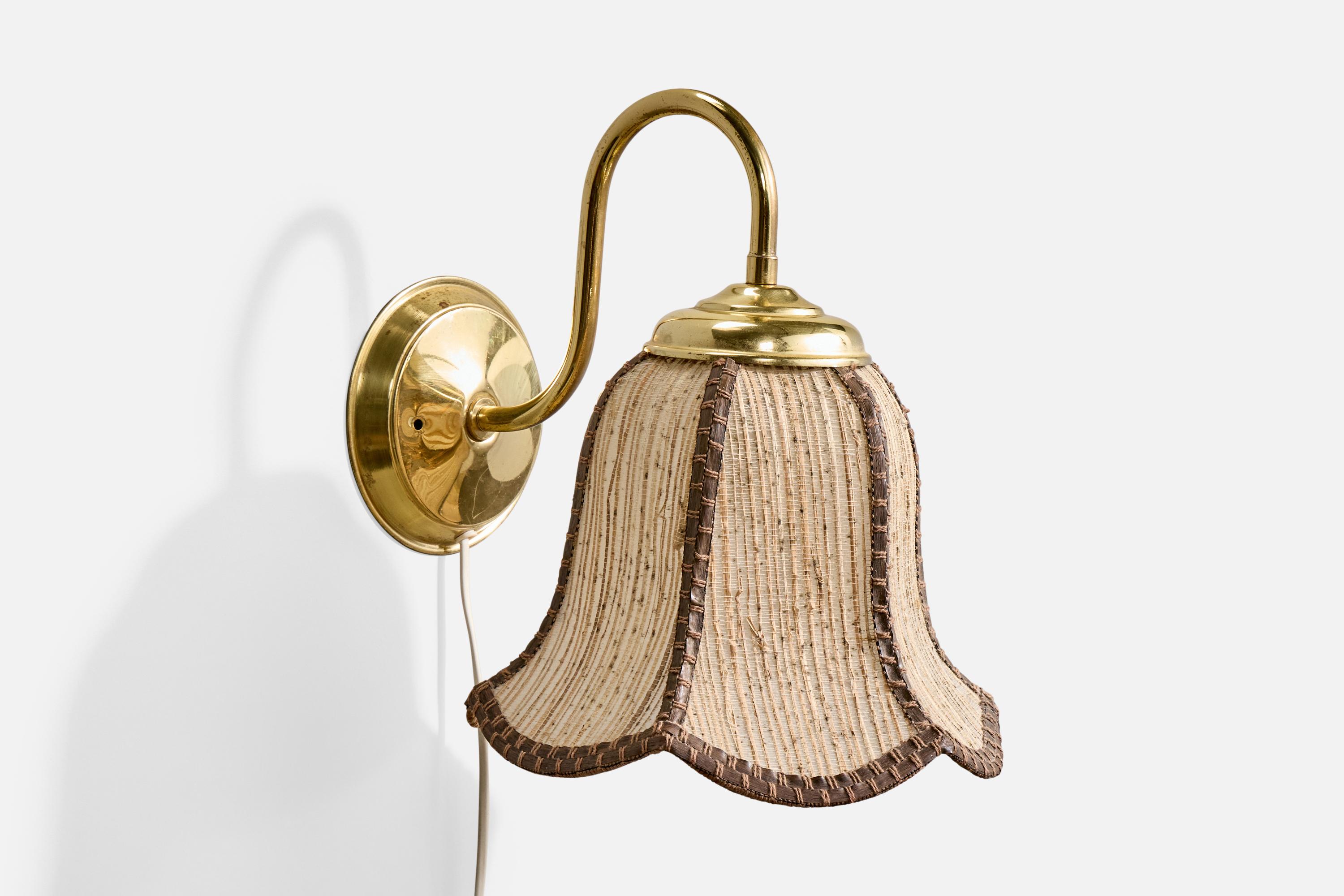Suédois Miranda, Wall Lights, laiton, tissu, Suède, années 1970 en vente