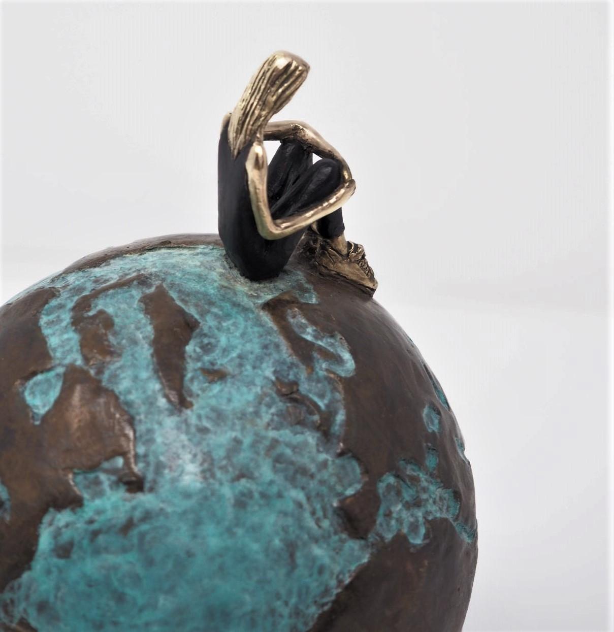 Petite sculpture de table figurative contemporaine 