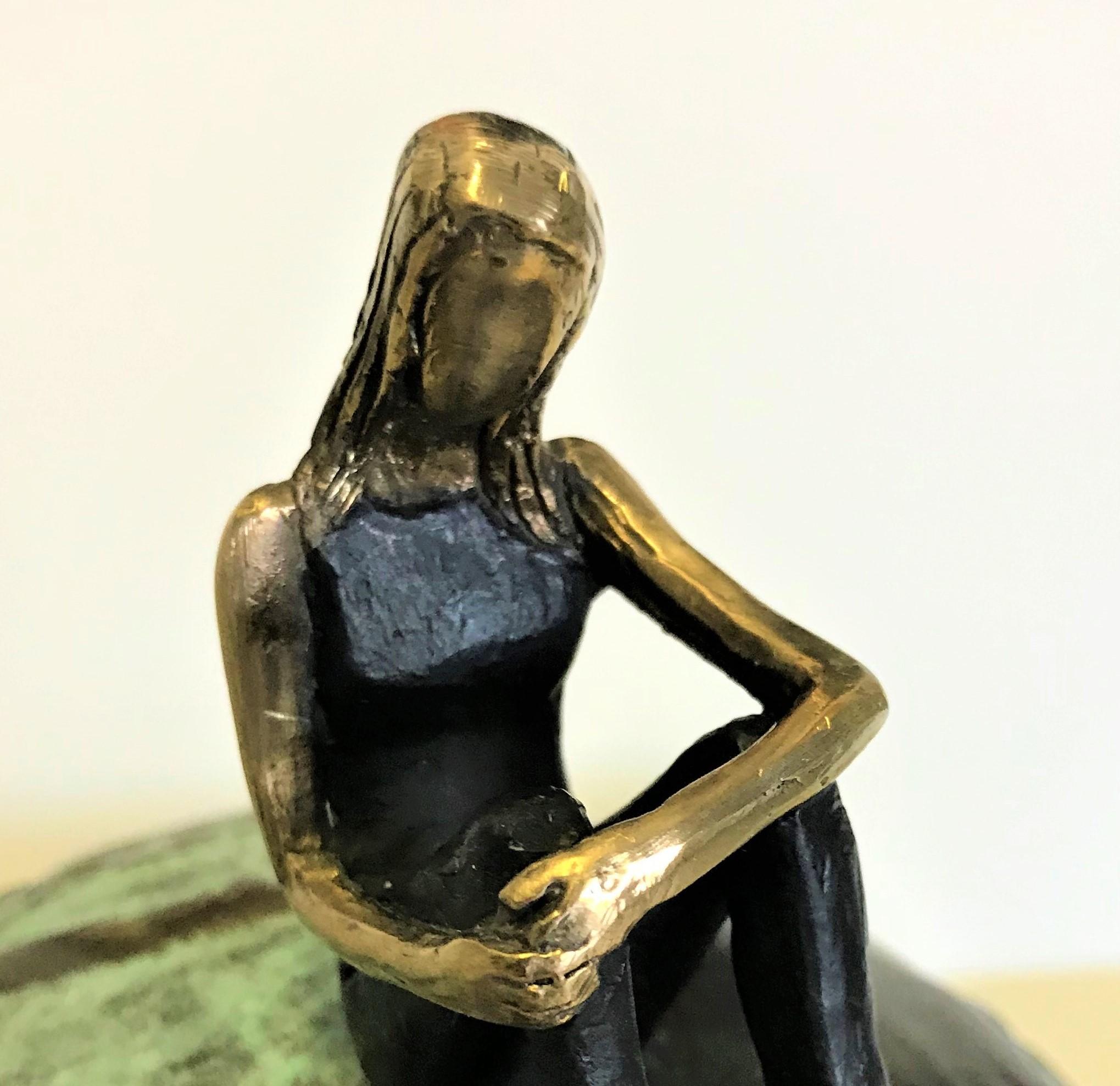 Petite sculpture de table figurative contemporaine 