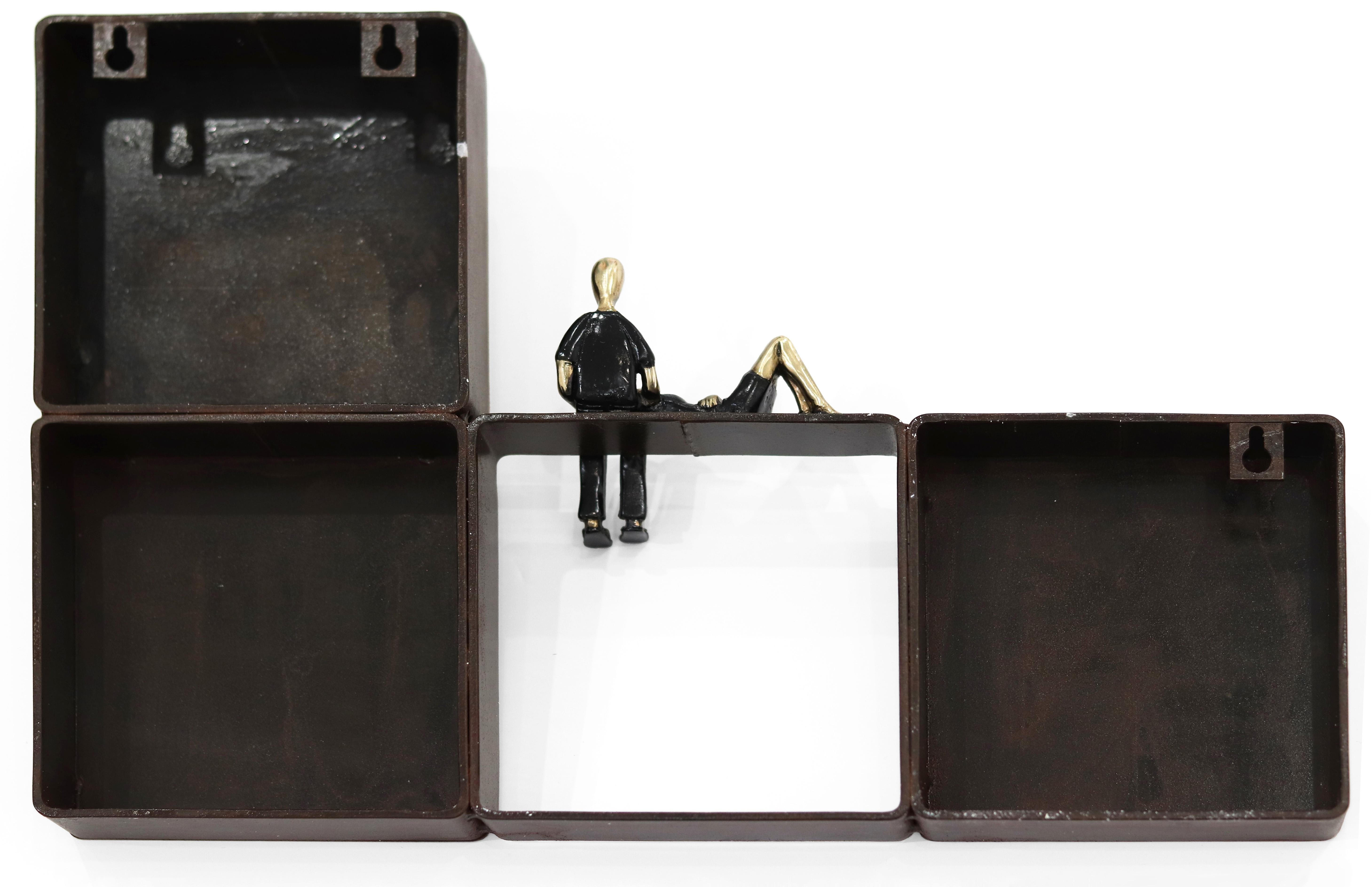 Mireia SERRA crée des sculptures sensuelles en bronze et en fer qui illustrent la beauté des instantanés pris dans la vie et qui sont chargés d'émotions et de sentiments tout au long du parcours de la vie. Ses œuvres d'art en métal capturent la