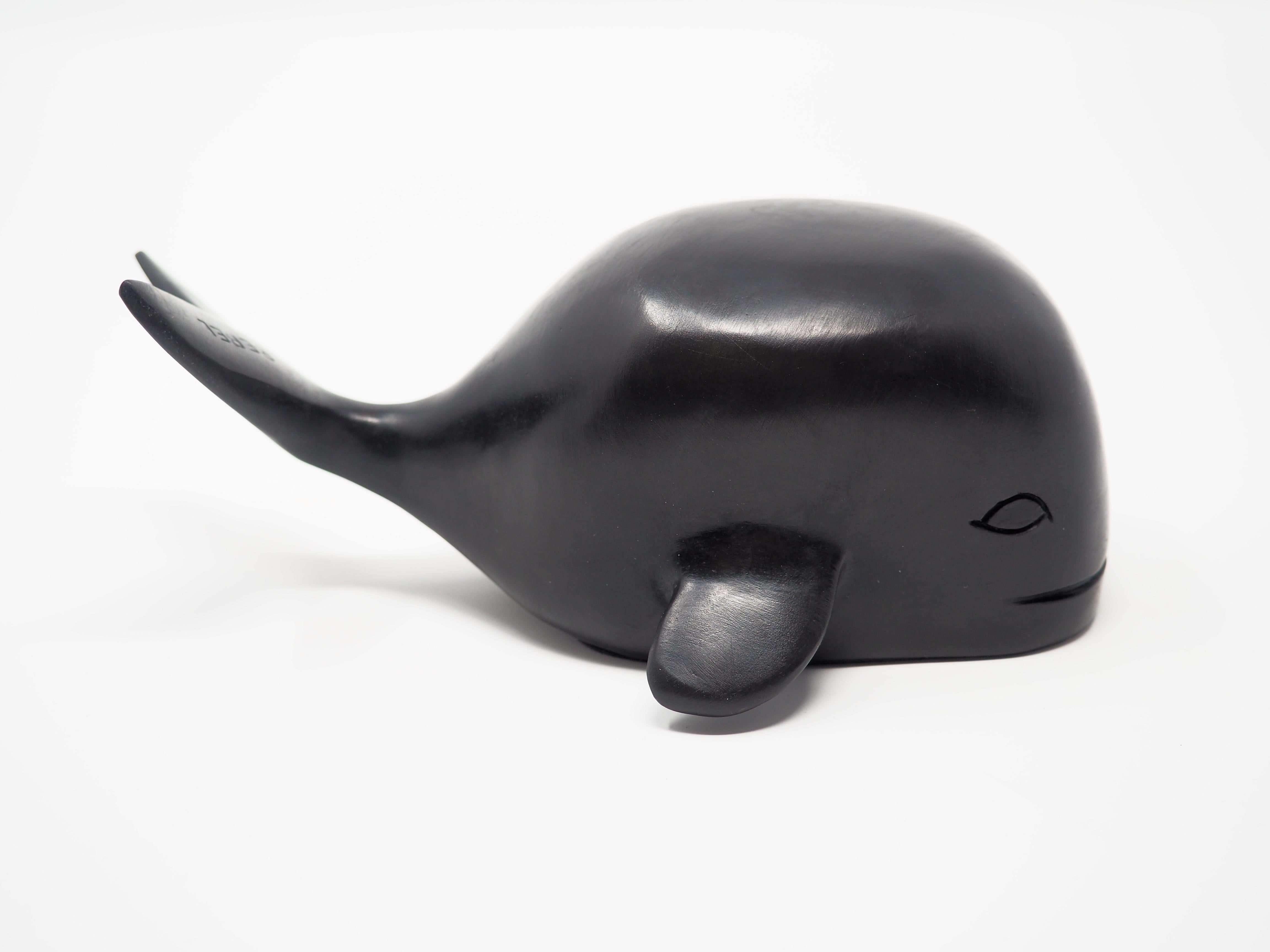 Merry Rebel Black Color Whale- escultura animal contemporánea de bronce - Sculpture Contemporáneo de Mireia Serra