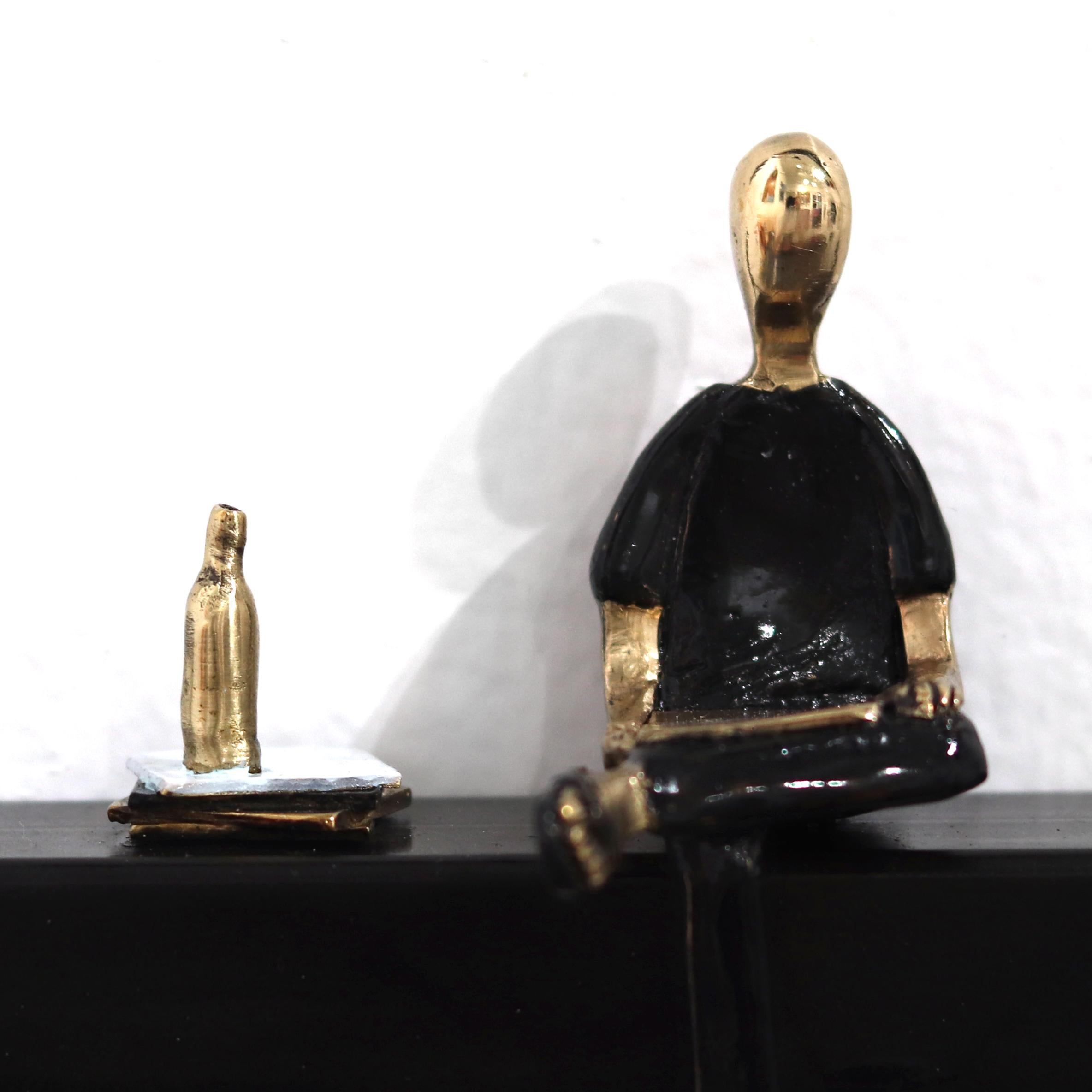 Mireia Serra crea sensuales esculturas de bronce y hierro que muestran la belleza de las instantáneas captadas en la vida, que están llenas de emociones y sentimientos a lo largo del viaje vital. Sus obras de arte en metal capturan la belleza de los