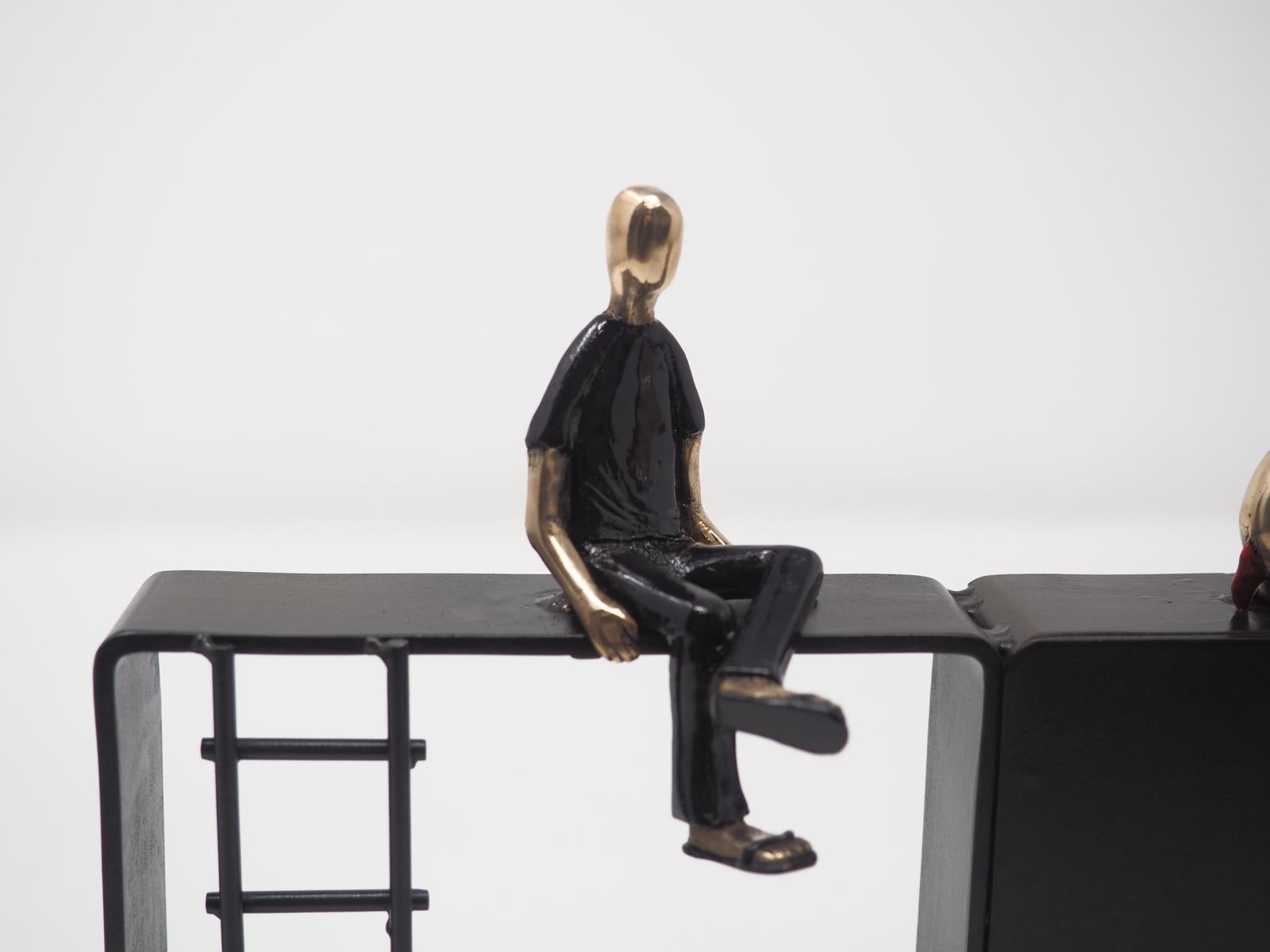 Figurative Bronzeskulptur „Rocket Man“ für die Wandskulptur „Rocket Man“, enjoy life freedom relax dreams (Zeitgenössisch), Sculpture, von Mireia Serra