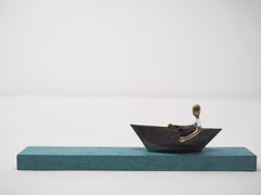 "Navegando hacia ti" escultura figurativa contemporánea de bronce de pared mar del amor