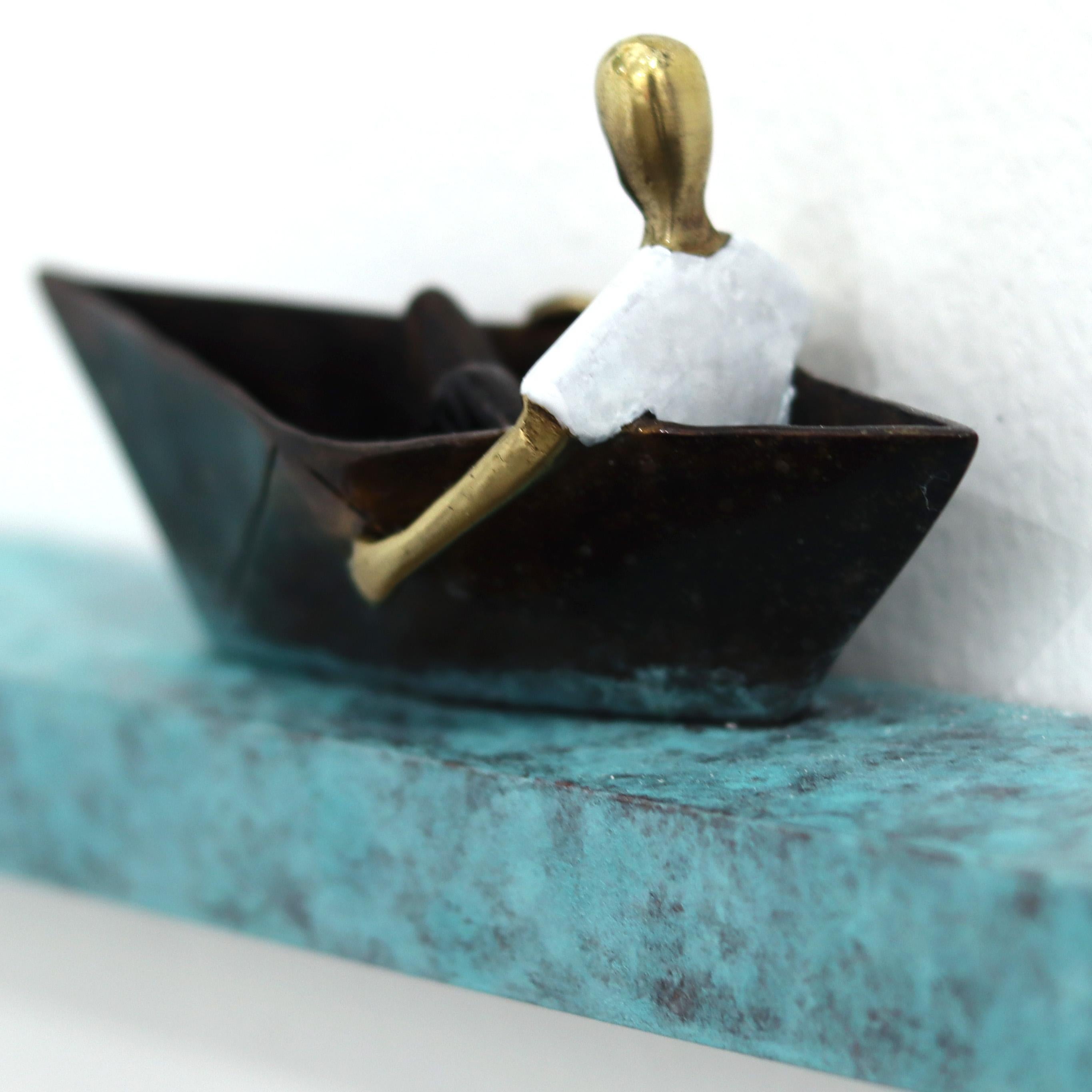 Sailing Towards You - Figurative Bronze Eisen Boot Metall Wand-Skulptur im Angebot 4