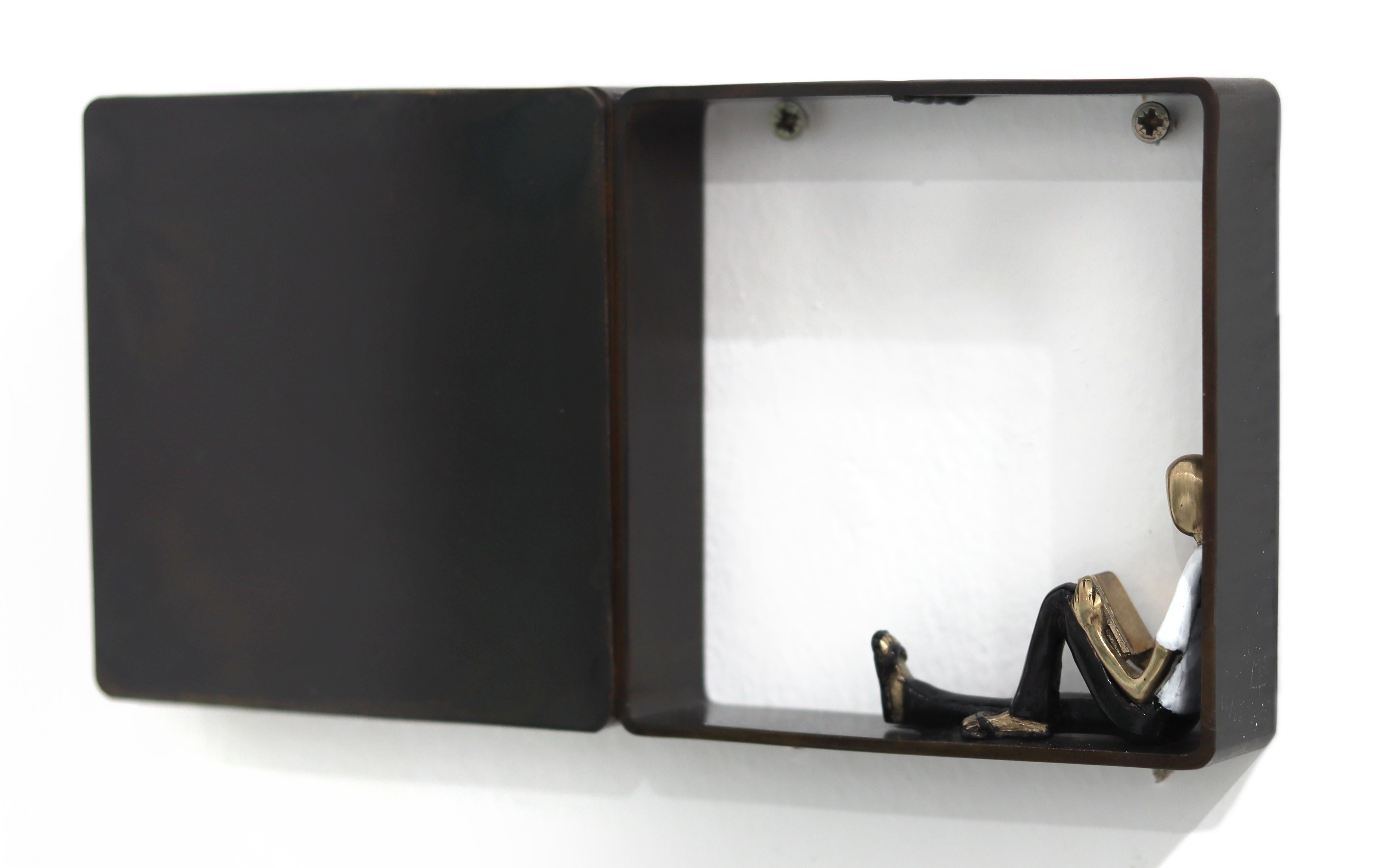 Unfolding Dreams - Modern Figurative Bronze Iron Metal Wall-Mounted Sculpture en vente 1
