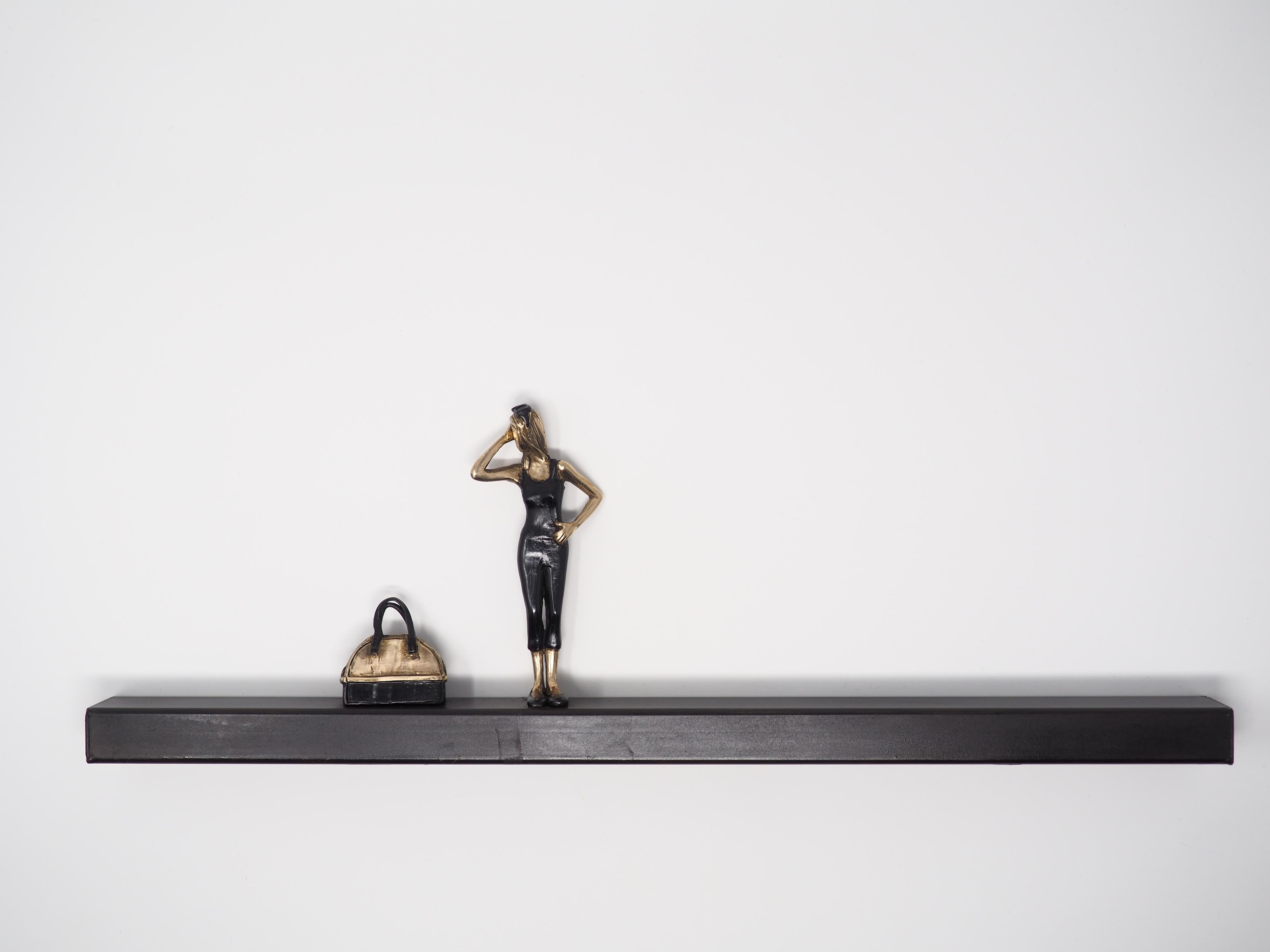 Weekend with friends - Petite sculpture murale figurative contemporaine en bronze