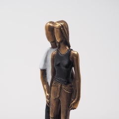 "With You" zeitgenössische figurative Bronzeskulptur glückliches Paar Liebe zusammen
