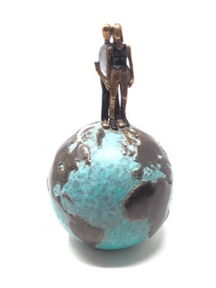 "With You" zeitgenössische figurative Bronzeskulptur glückliches Paar Liebe zusammen