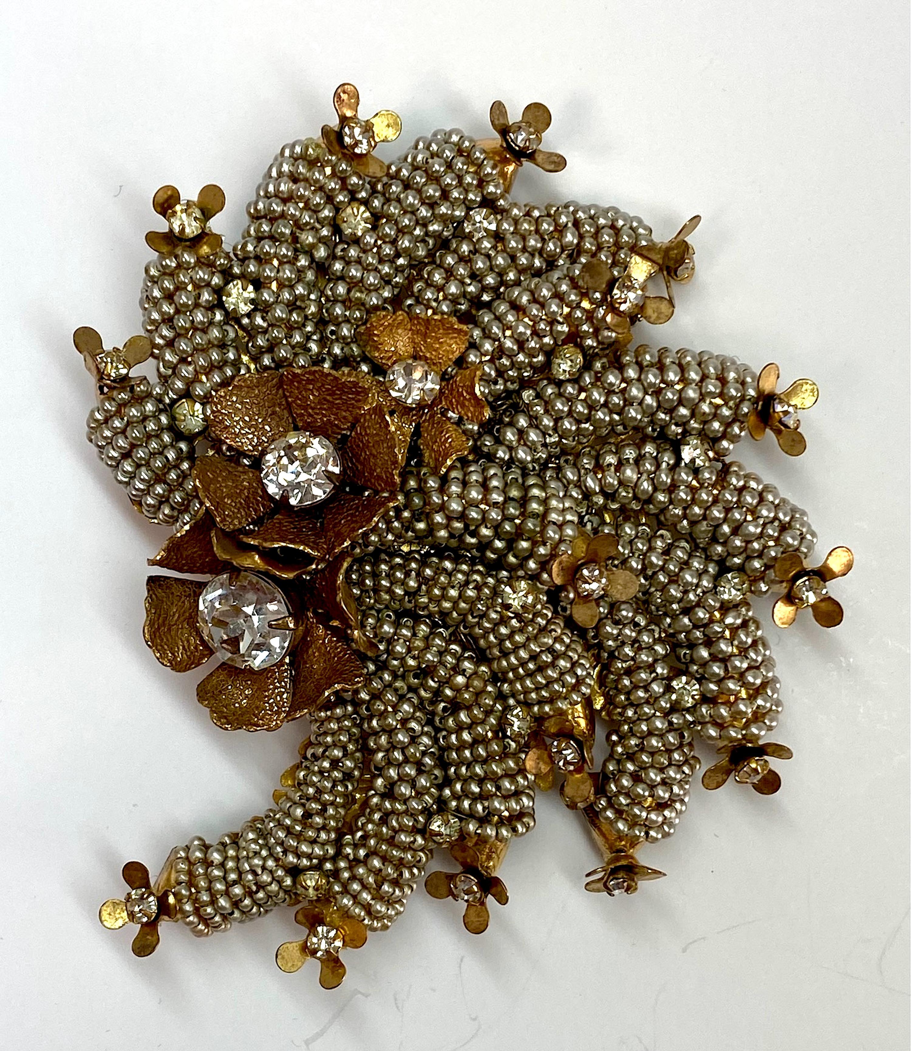 Miriam Haskell 1940s Large Spiral Seed Pearl & Rhinestone Floral Brooch In Good Condition In New York, NY