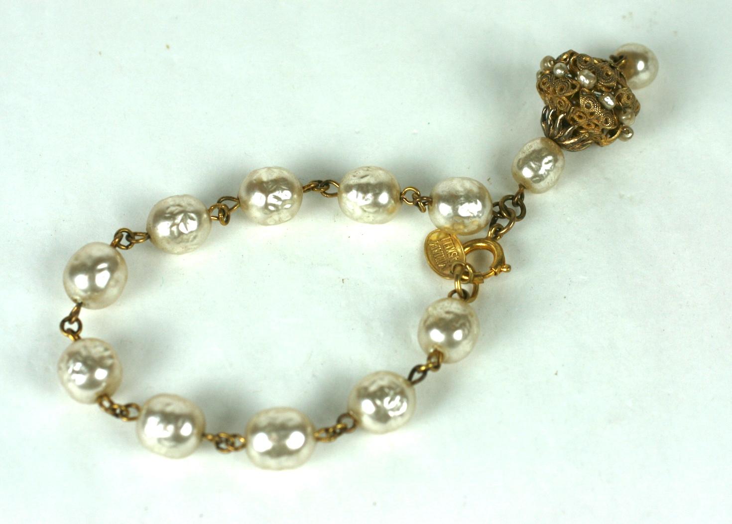Miriam Haskell Barockes Perlen- und vergoldetes filigranes Obenarmband im Zustand „Hervorragend“ im Angebot in New York, NY