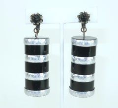 MIRIAM HASKELL Pendientes Mod Cilindro Negro y Plata, Años 60