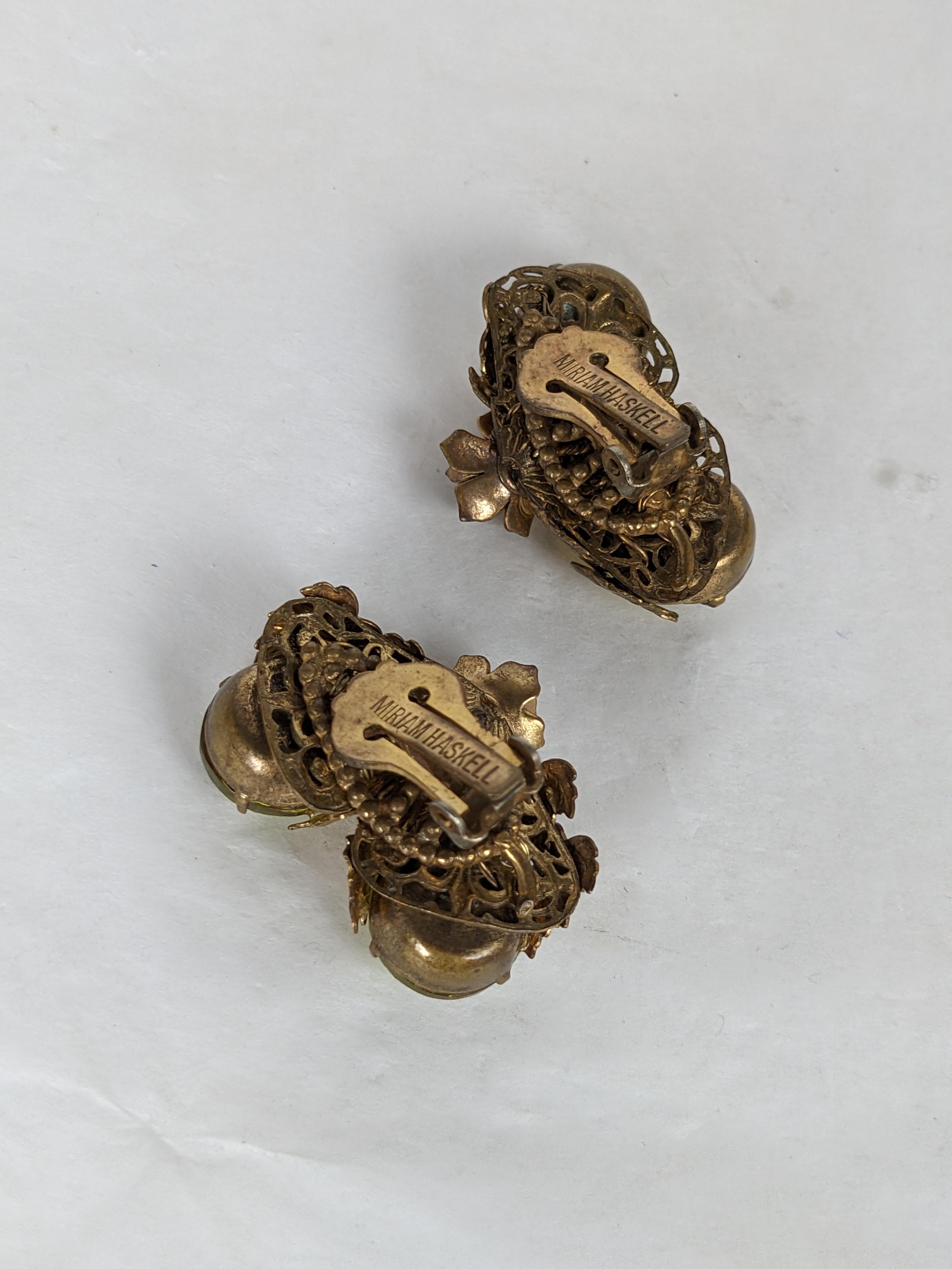 Miriam Haskell Boucles d'oreilles en cristal chartreuse en vente 1