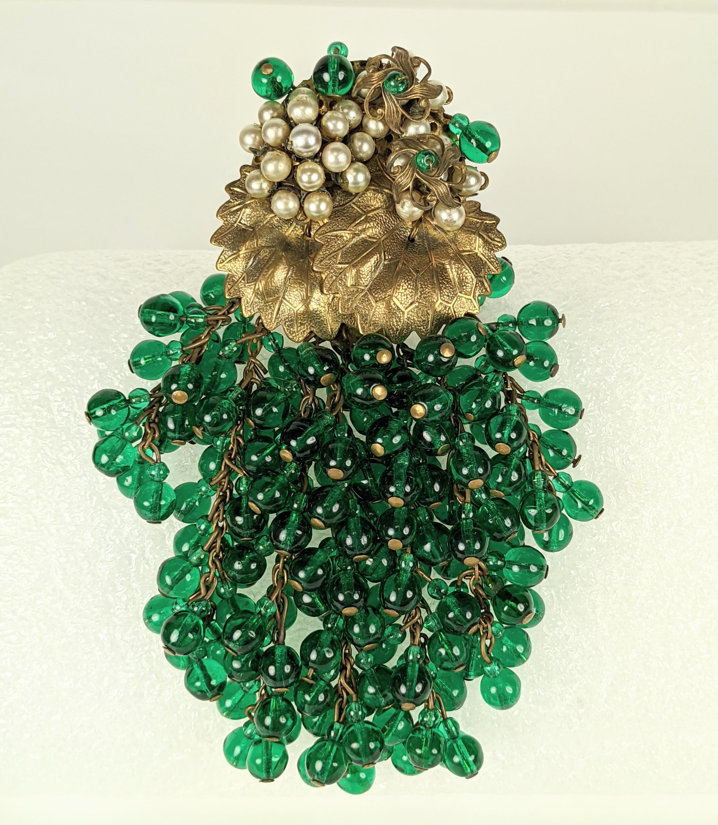 Miriam Haskell Clips de perles en forme de grappe verts précoce en vente 1