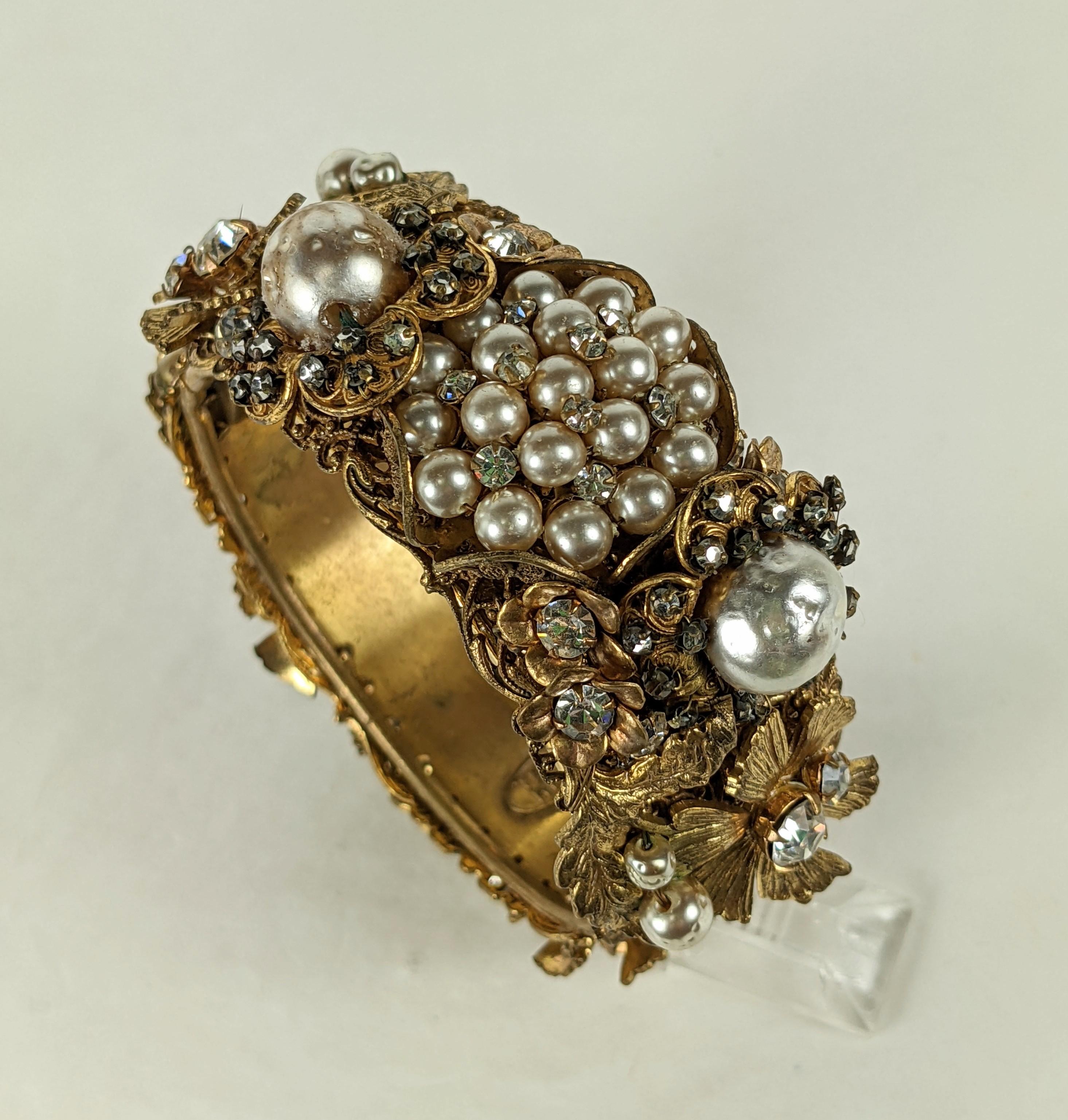 Miriam Haskell, manchette à charnières en perles élaborées Excellent état - En vente à New York, NY