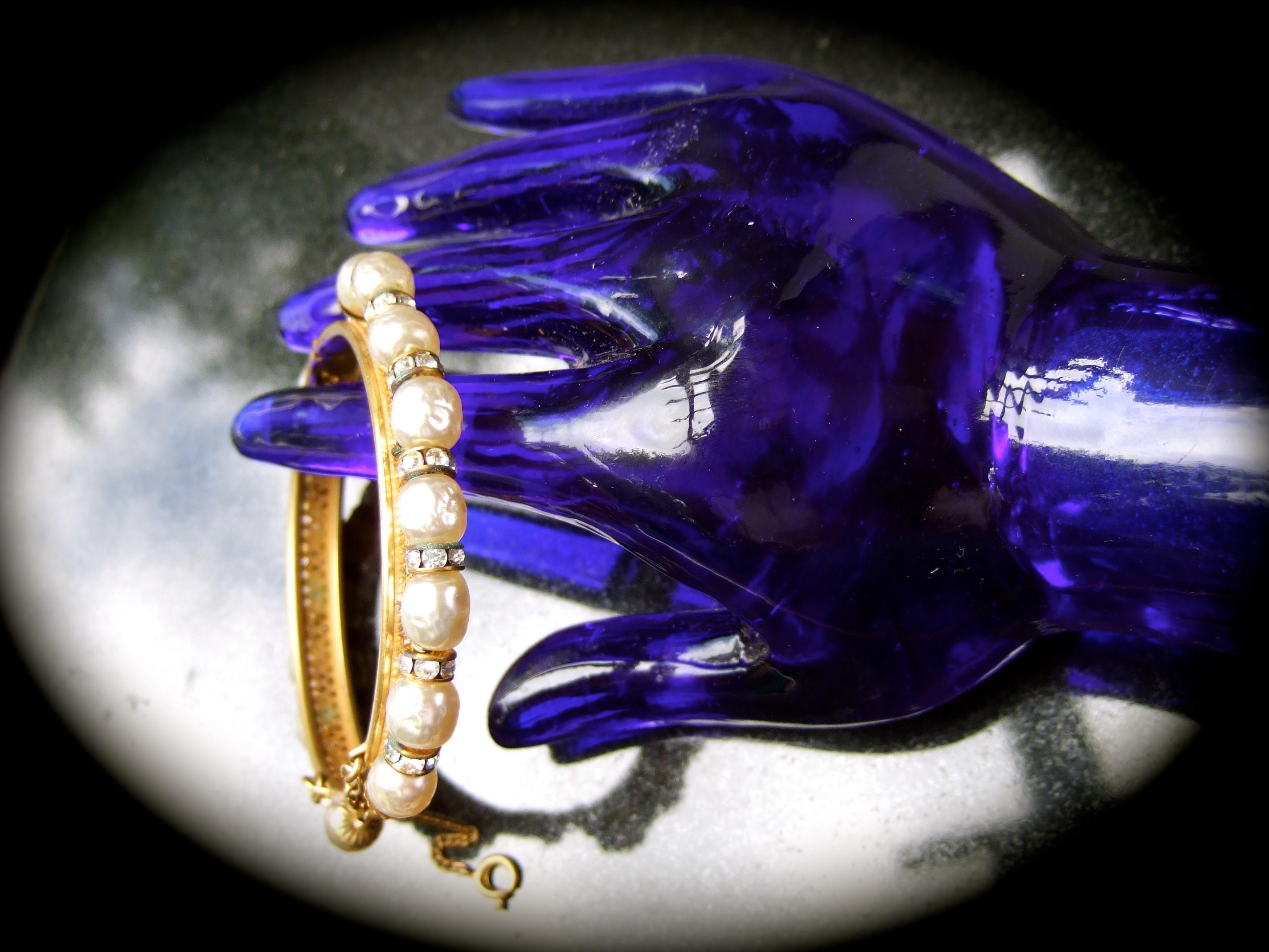 Miriam Haskell Elegant Glass Enamel Pearl Hinged Bracelet c 1950s  For Sale 5
