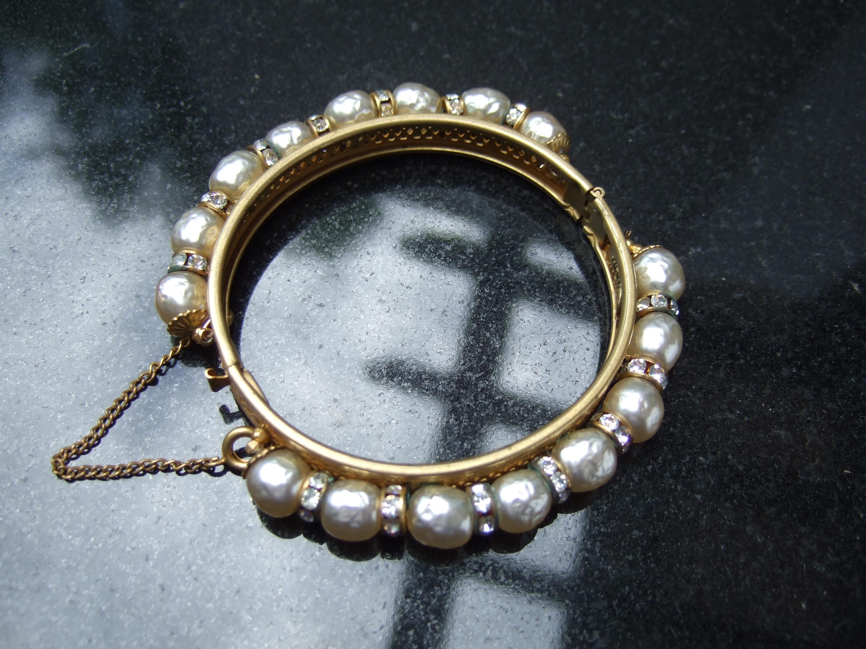 Miriam Haskell Elegant Glass Enamel Pearl Hinged Bracelet c 1950s  For Sale 7