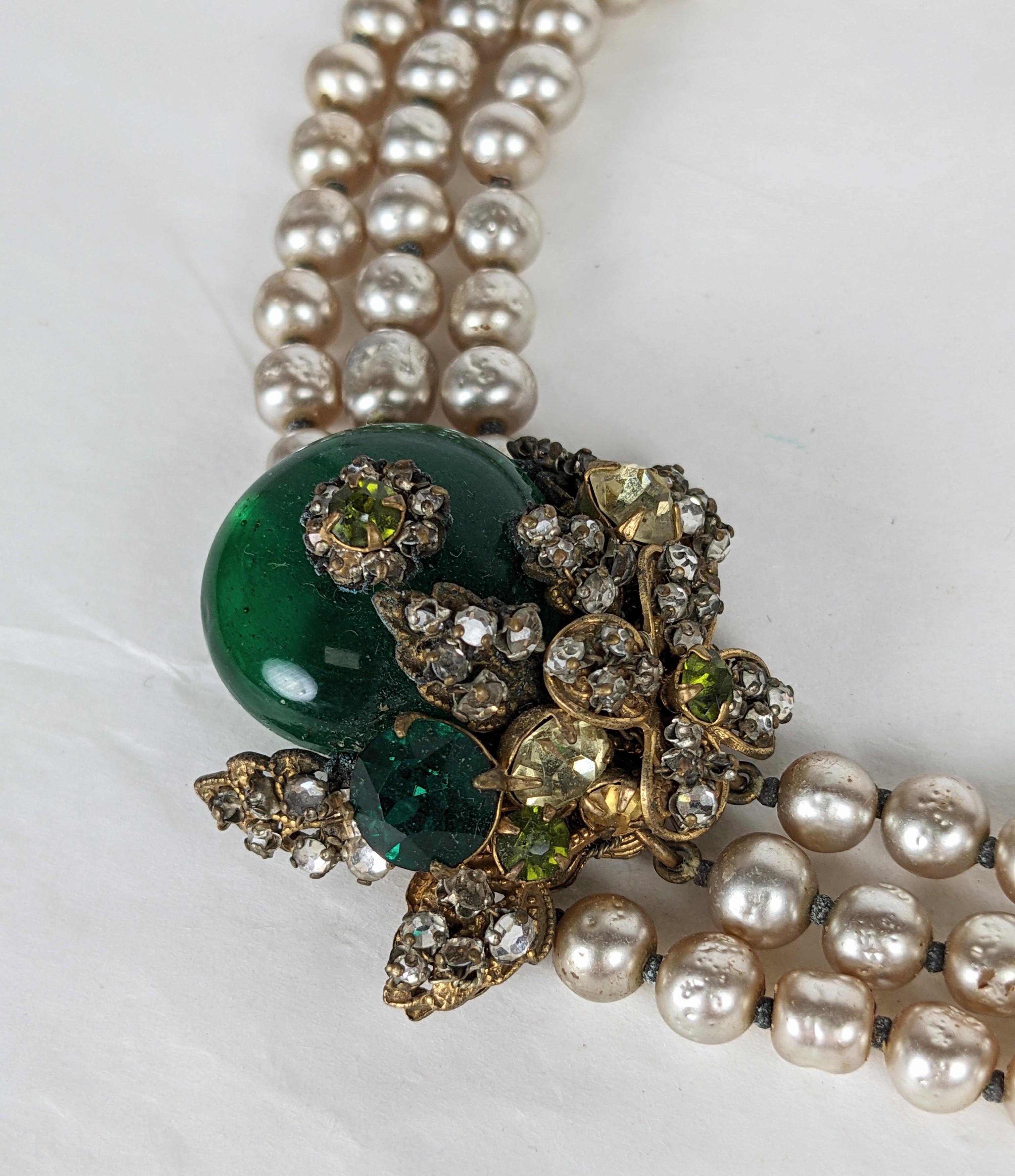 Miriam Haskell Halskette aus Gripoix-Glas mit Smaragd und Perle Damen im Angebot