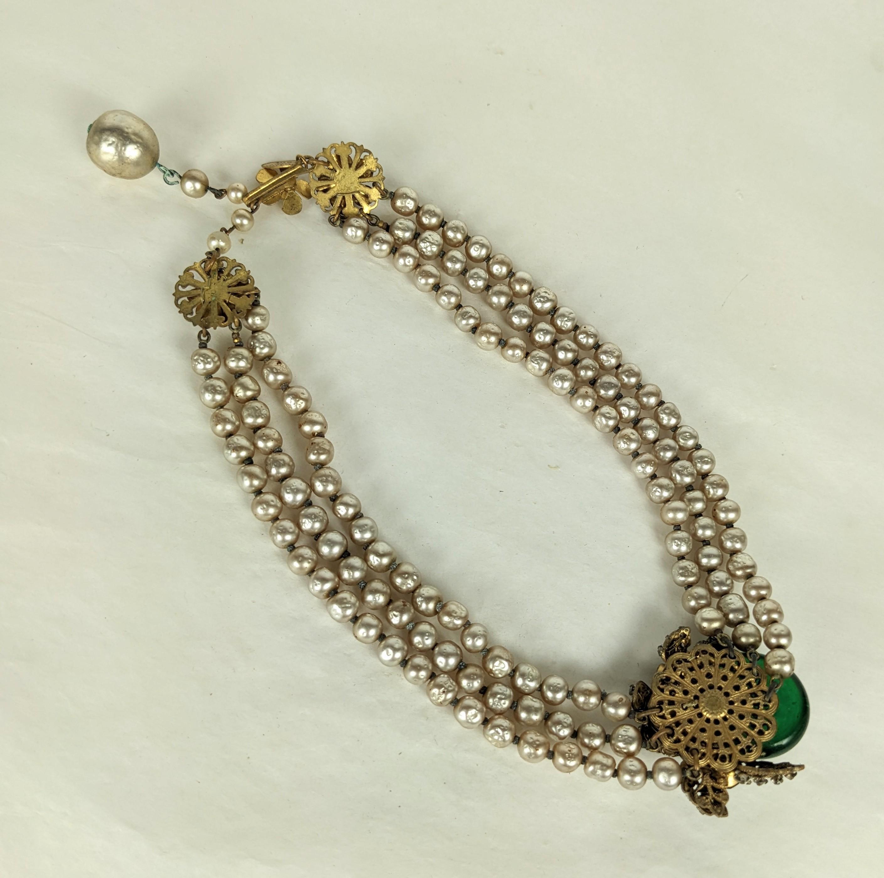 Miriam Haskell Halskette aus Gripoix-Glas mit Smaragd und Perle im Angebot 3