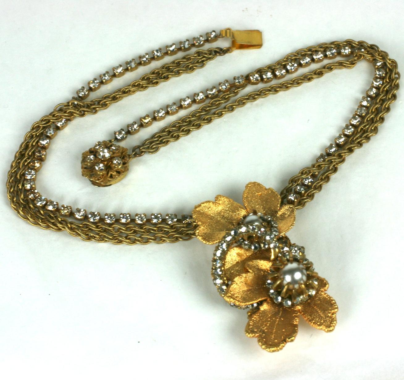 Miriam Haskell, collier pendentif feuilles dorées Excellent état - En vente à New York, NY
