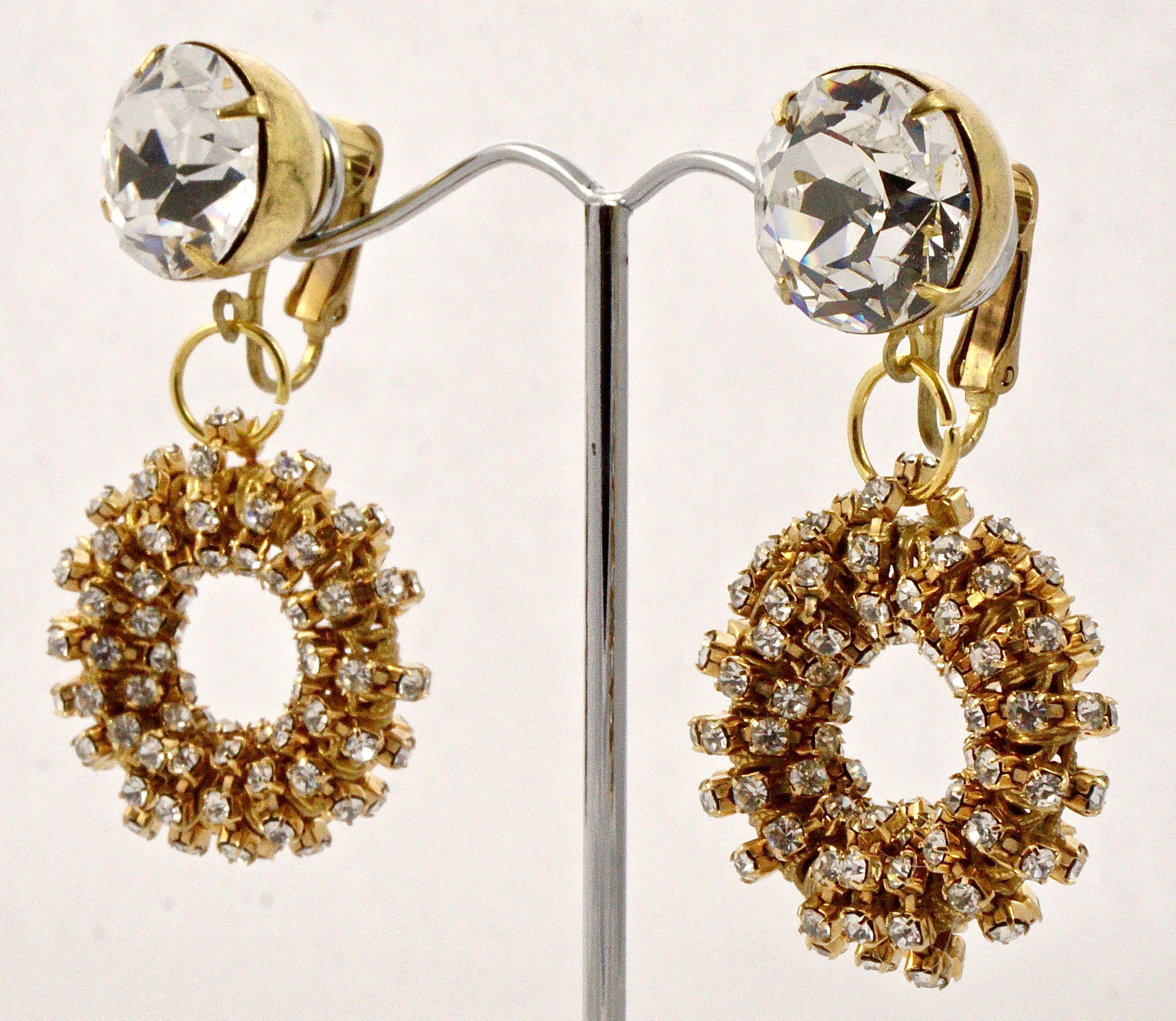 Miriam Haskell Gold Tone Rhinestones Hoop Drop Clip On Earrings circa 1960s In Good Condition For Sale In London, GB