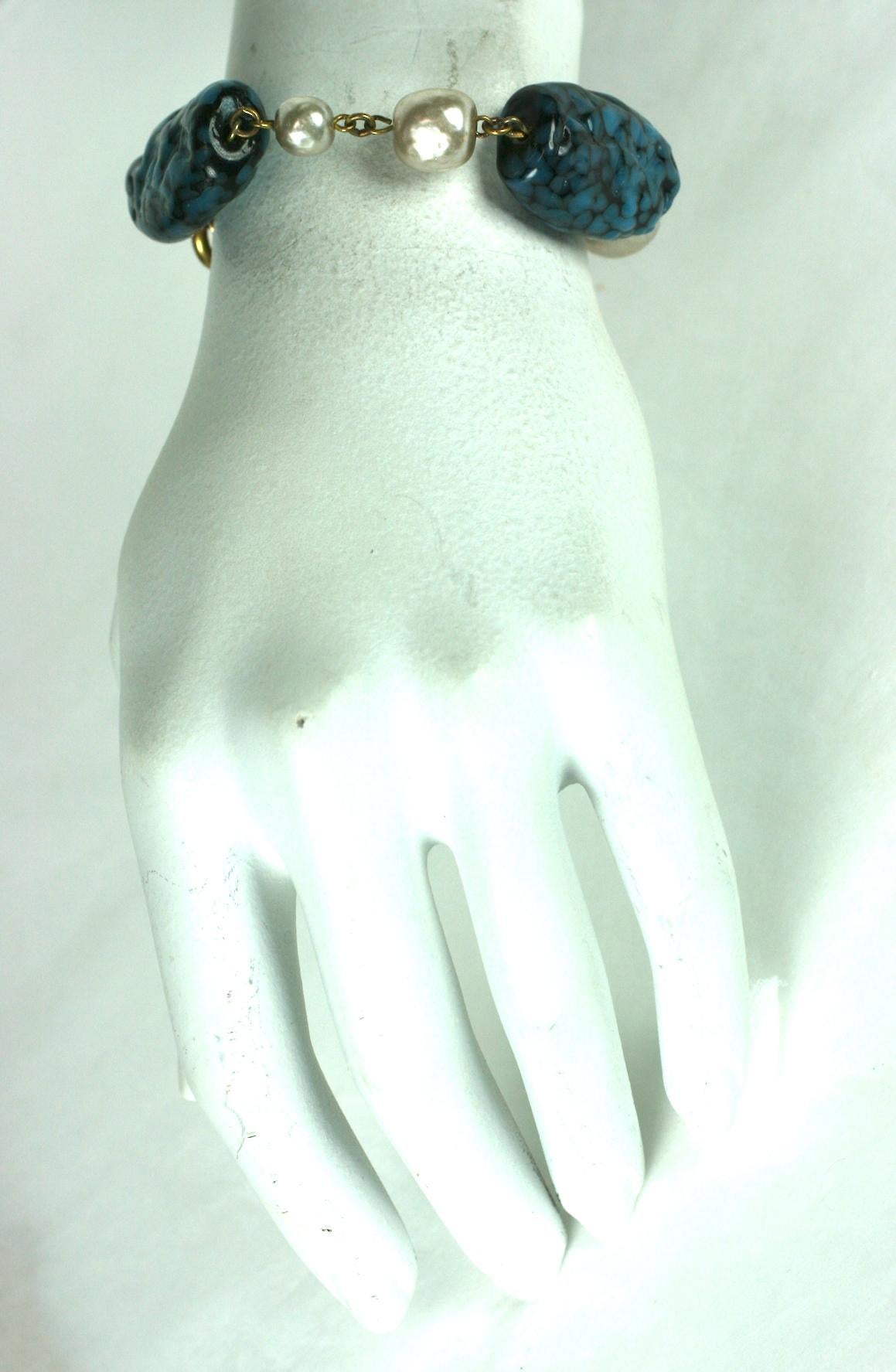 Miriam Haskell  Gripoix Armband aus Glas, Lapis Pate de Verre und Perlen    im Zustand „Hervorragend“ im Angebot in New York, NY