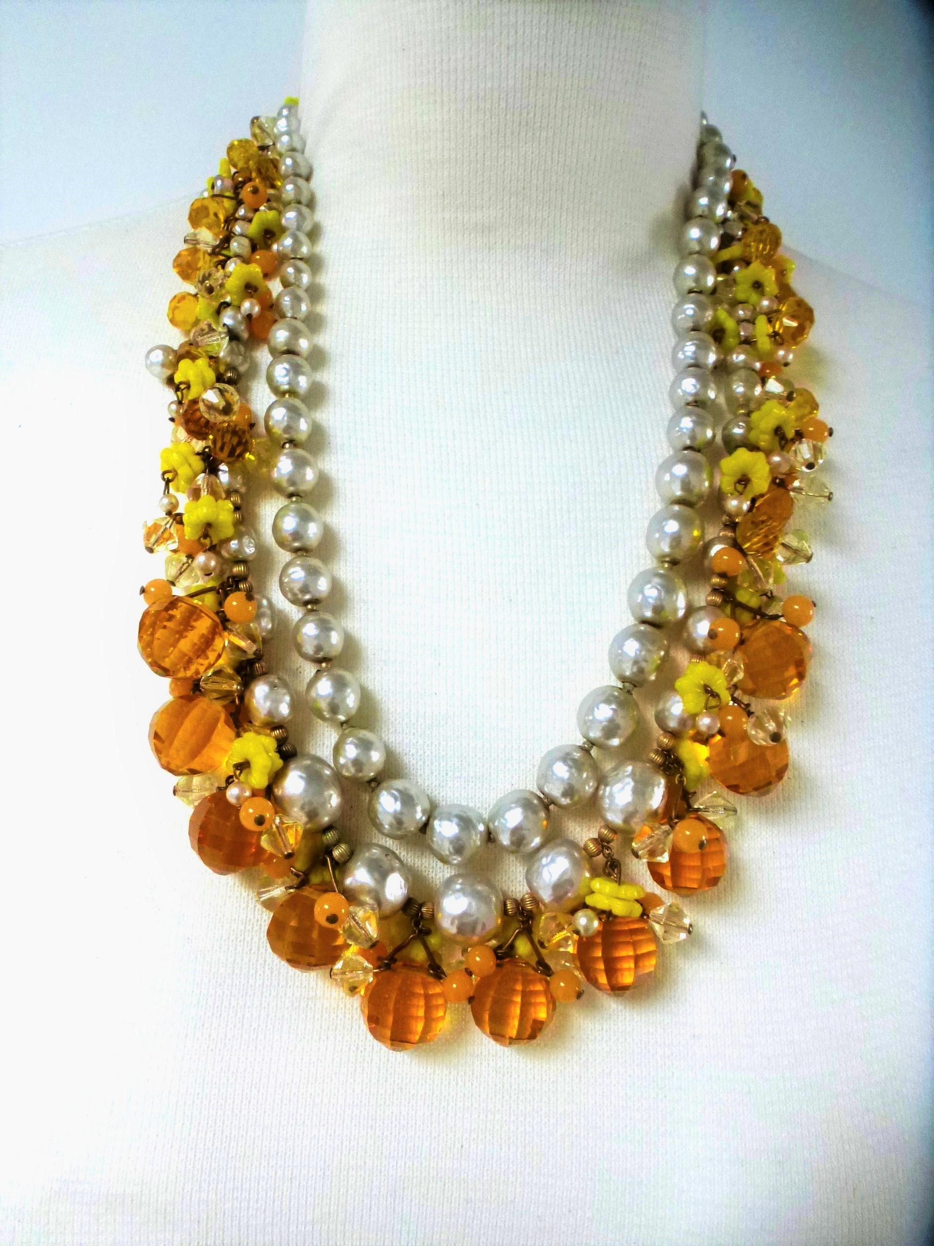 Collier MIRIAM HASKELL 1950s avec de nombreuses boules de verre jaune taillées. Excellent état - En vente à Stuttgart, DE