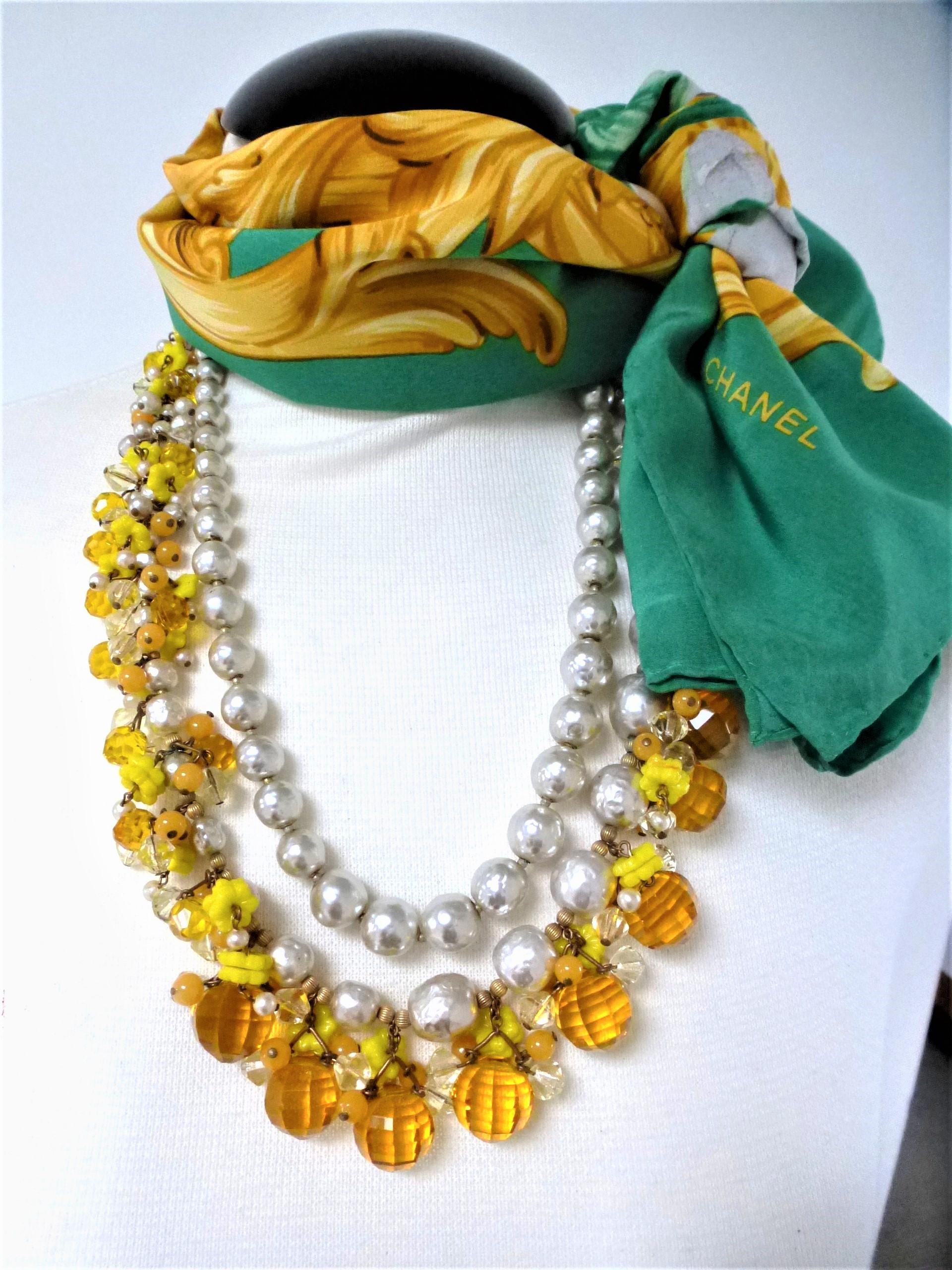 MIRIAM HASKELL necklace book piece 1950s with many cut yellow glass balls In Excellent Condition For Sale In Stuttgart, DE