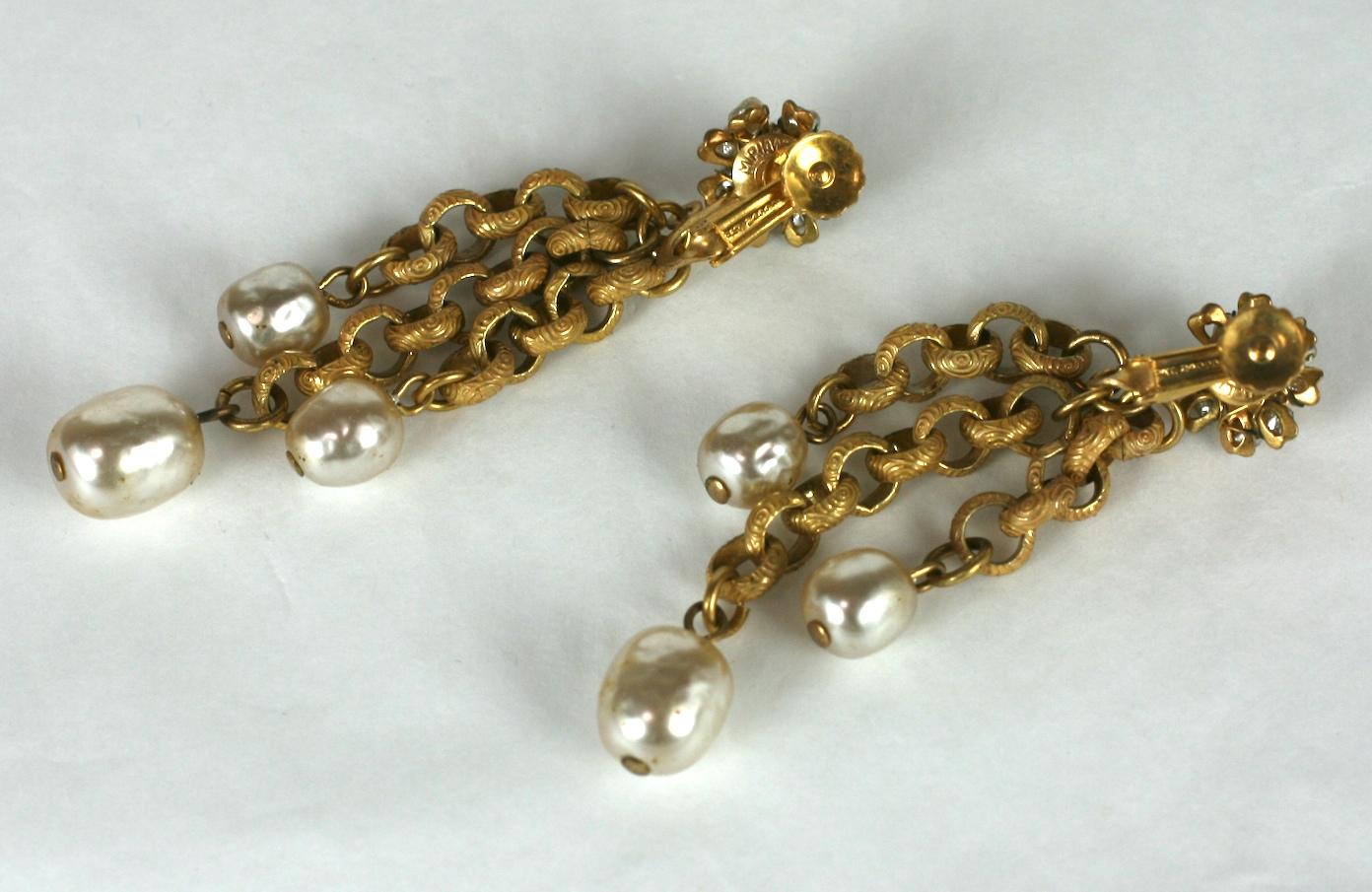 Miriam Haskell Boucles d'oreilles clips de lustre en perles et chaîne dorée Pour femmes en vente