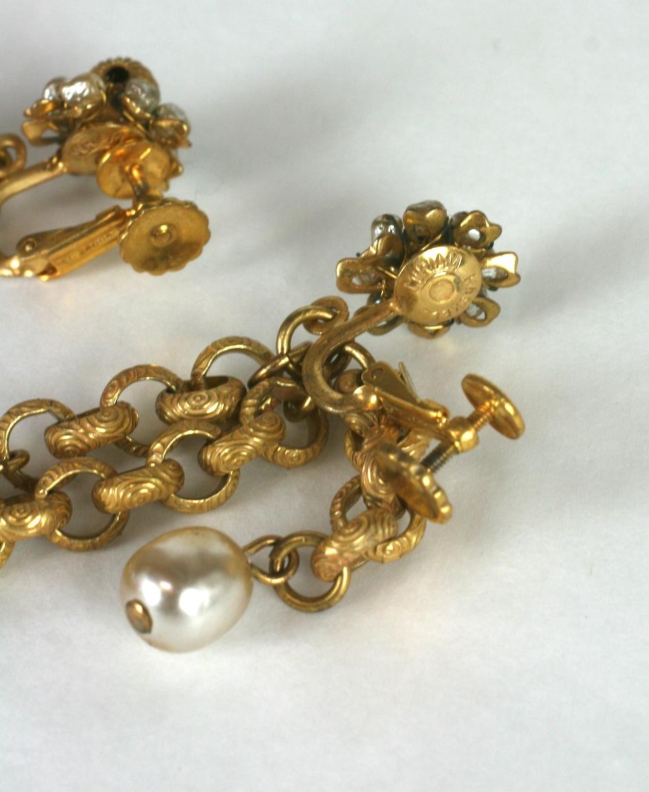 Miriam Haskell Boucles d'oreilles clips de lustre en perles et chaîne dorée en vente 2