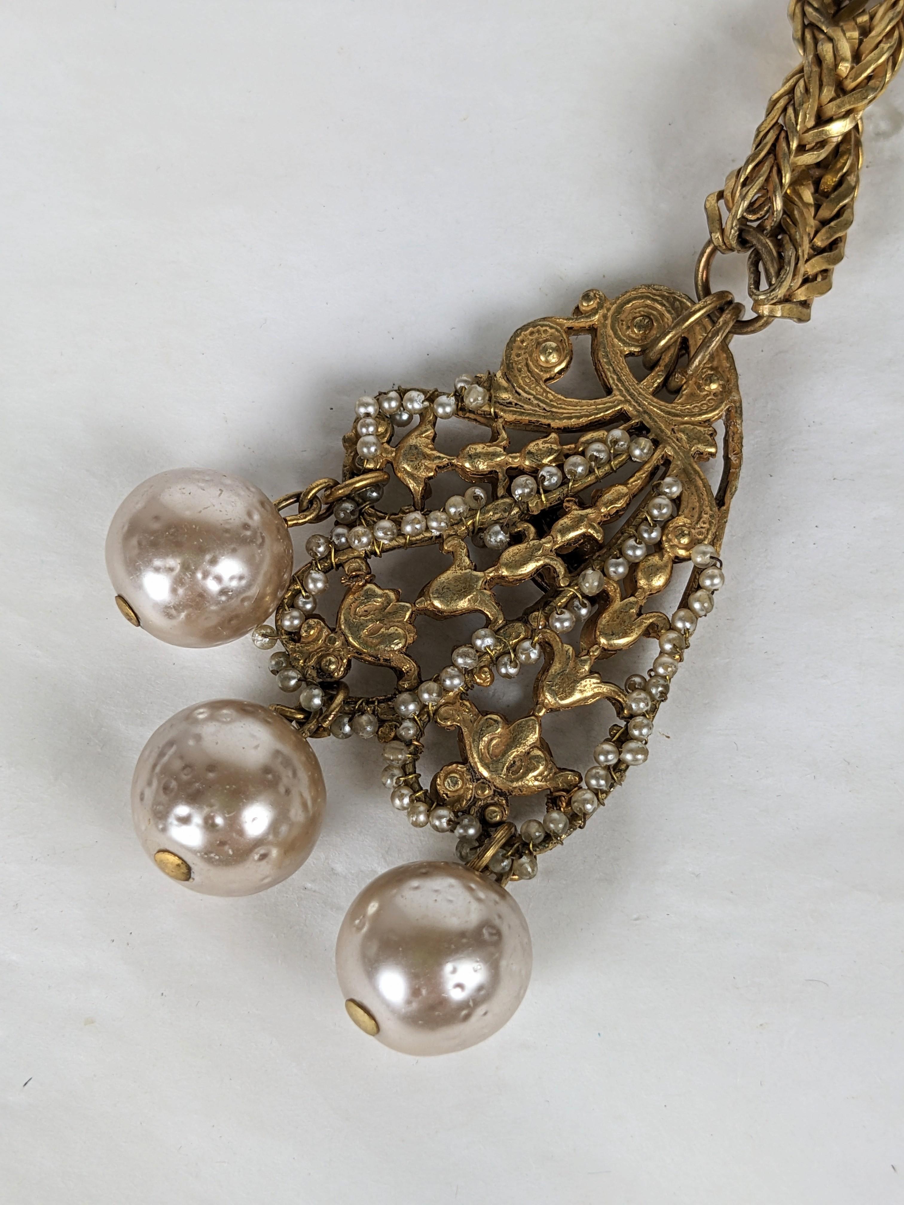 Miriam Haskell Pearl and Gilt Pendant Necklace In Excellent Condition For Sale In New York, NY