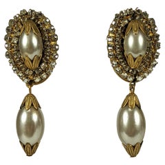 Pendientes de perlas y rosa monte Miriam Haskell