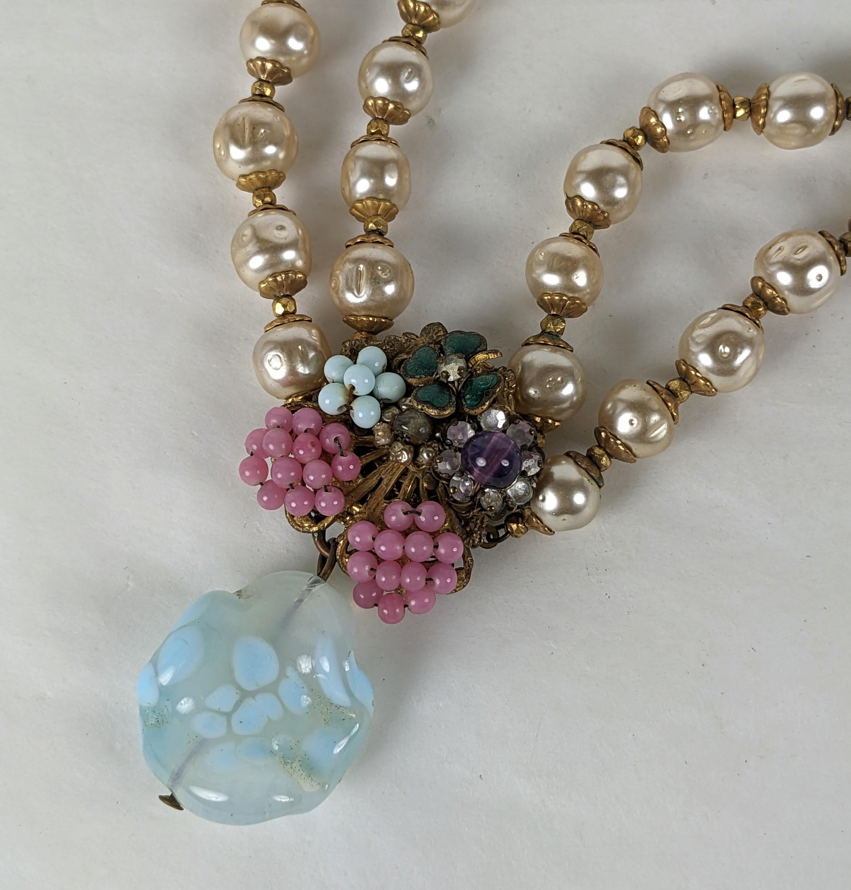 Miriam Haskell Collier de perles avec pendentif Pate de Verre Bon état - En vente à New York, NY