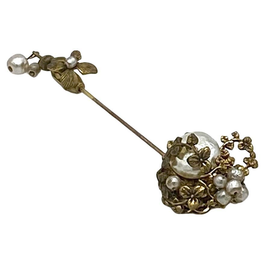 Épingle/broche en forme de bâton perlé de Miriam Haskell  en vente