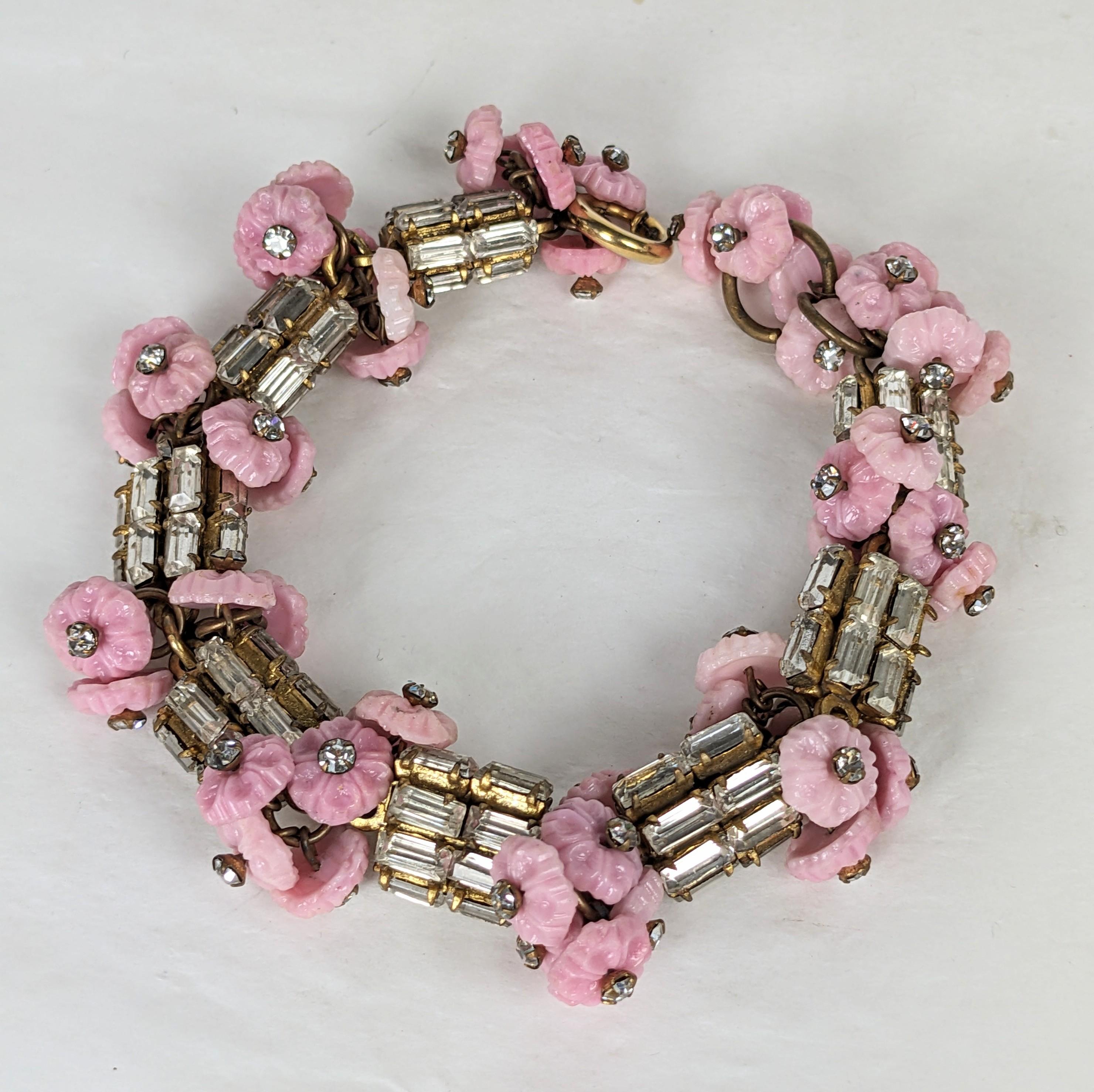 Art Déco Miriam Haskell Bracciale con fiori di vetro rosa Gripoix in vendita