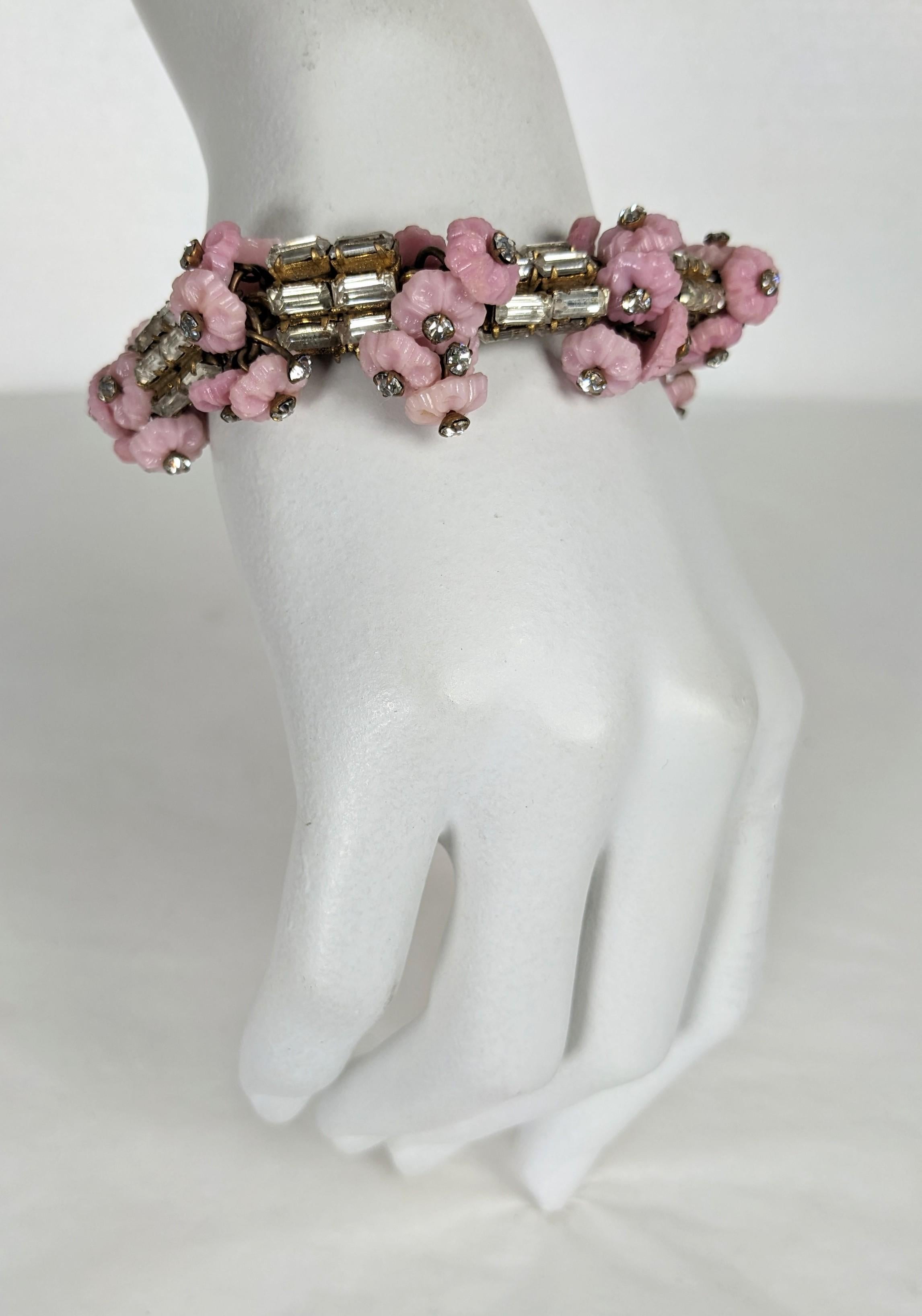 Miriam Haskell Bracciale con fiori di vetro rosa Gripoix in vendita 1