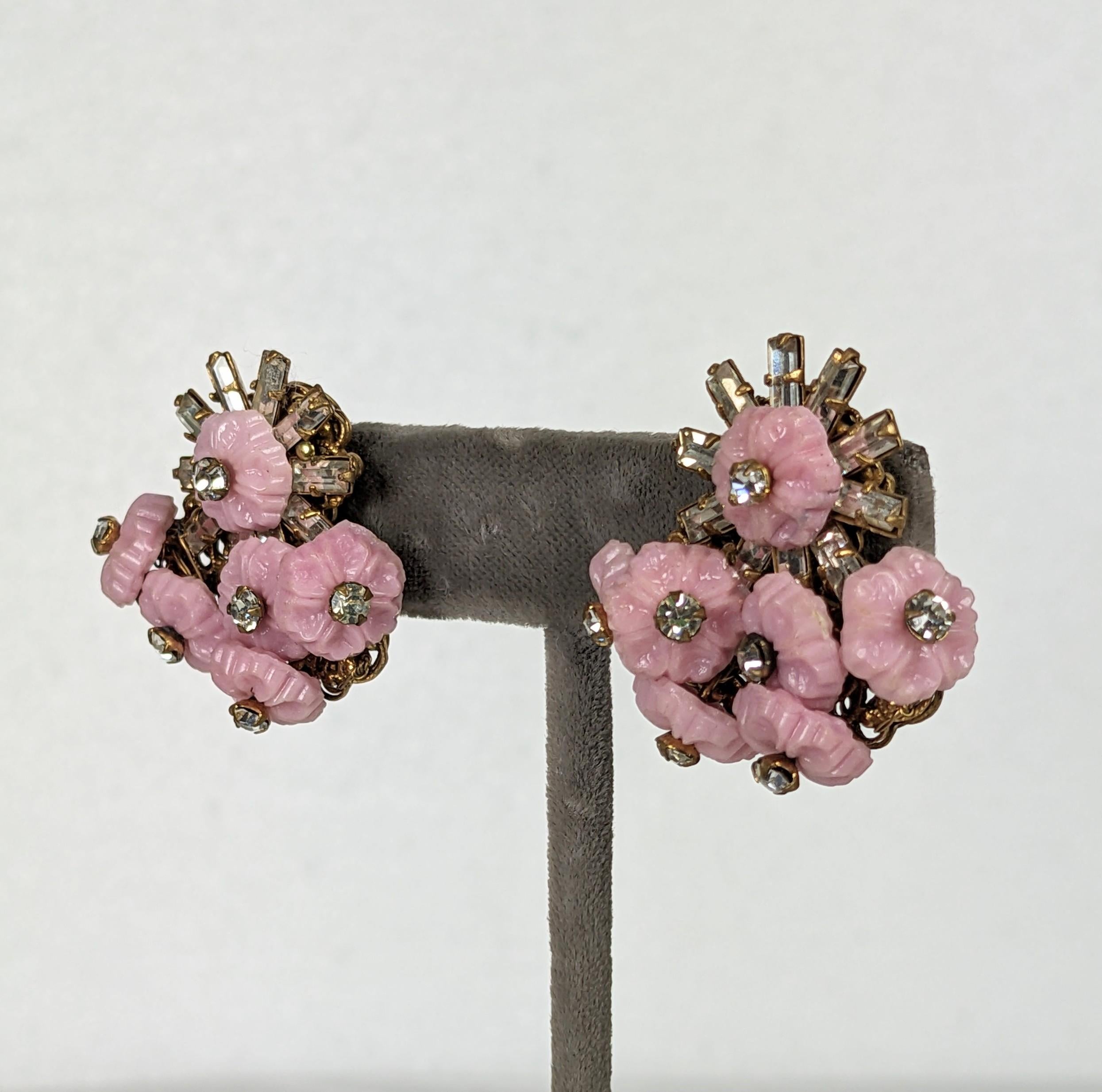 da uomo o donna Orecchini con fiori di vetro Miriam Haskell Pink Gripoix in vendita