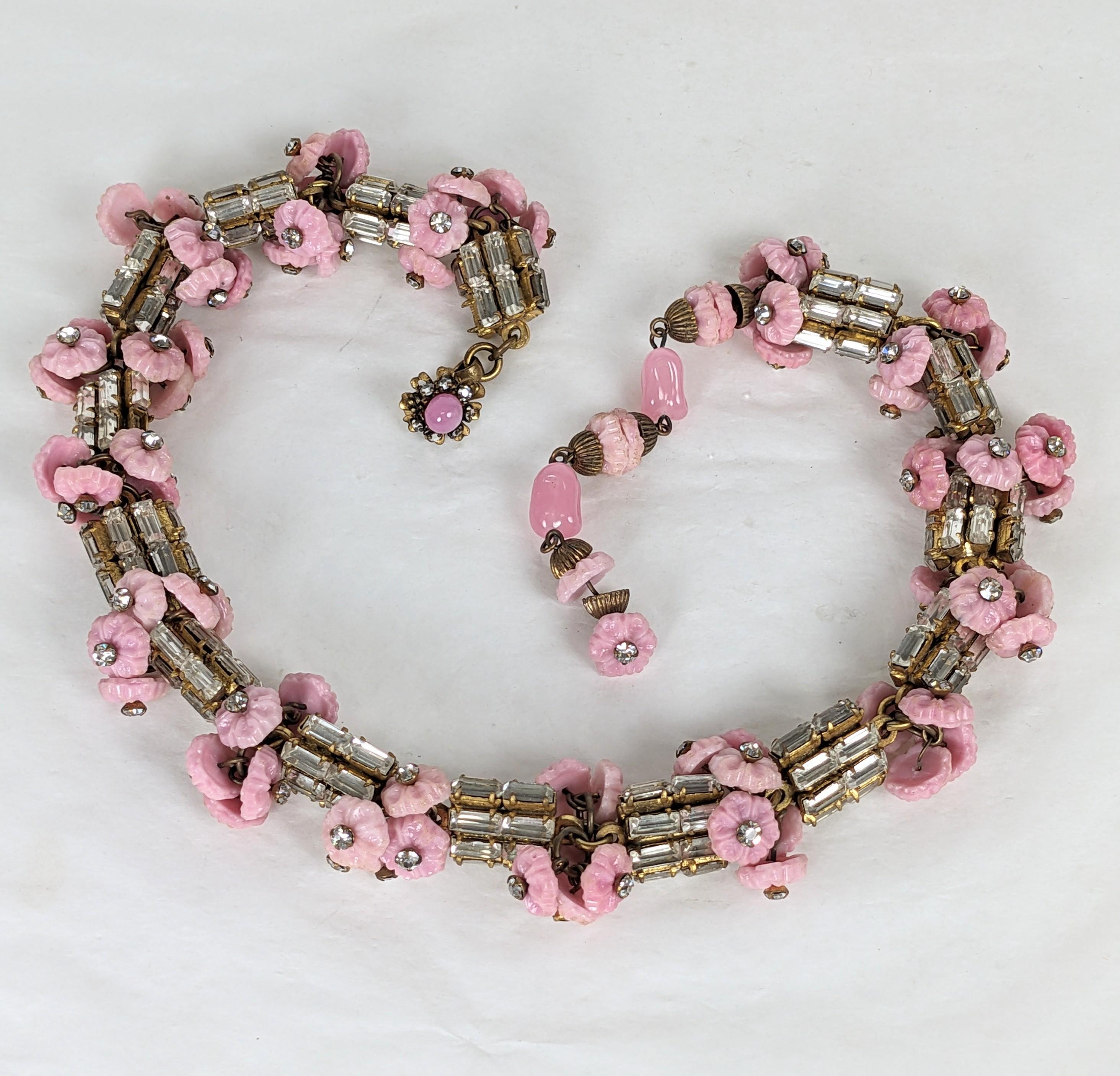 Collana di fiori di vetro Miriam Haskell Pink Gripoix In condizioni buone in vendita a New York, NY