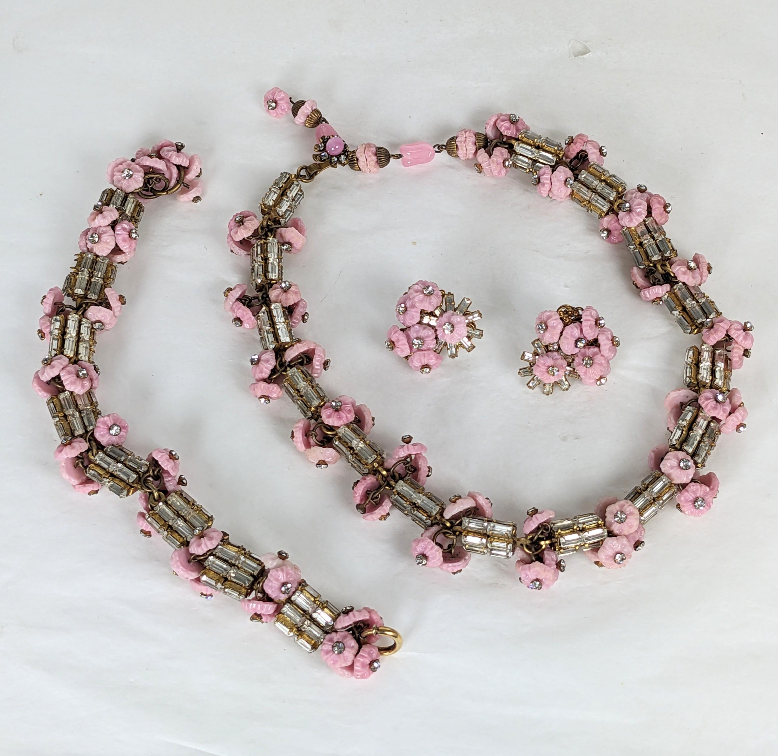 Collana di fiori di vetro Miriam Haskell Pink Gripoix in vendita 3