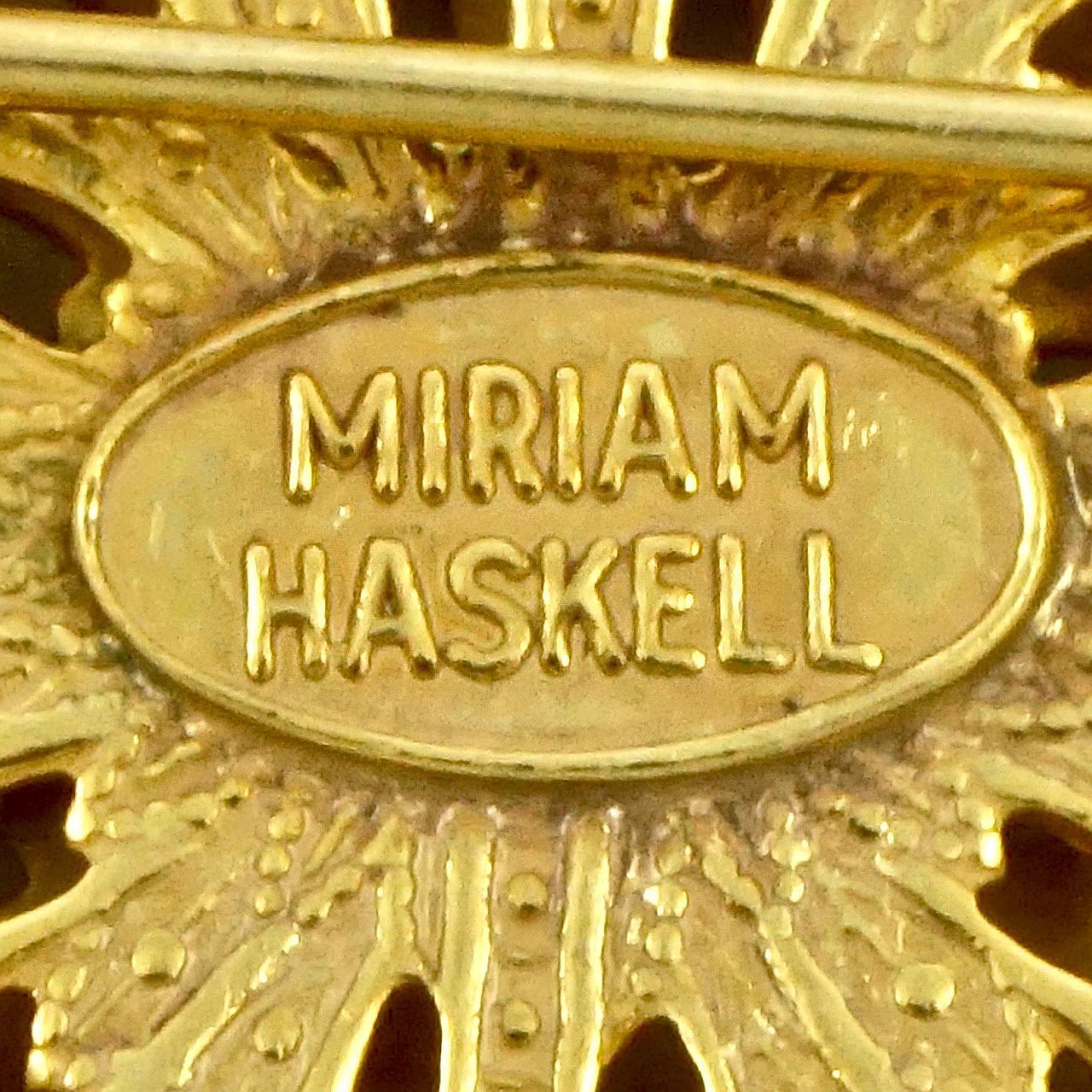 Miriam Haskell Broche russe en forme de dôme ornée de diamants en plaqué or et or Bon état - En vente à London, GB