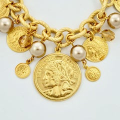 Miriam Haskell Bracciale russo con monete di vetro e perle placcate in oro