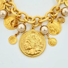 Miriam Haskell Bracciale russo con monete di vetro e perle placcate in oro
