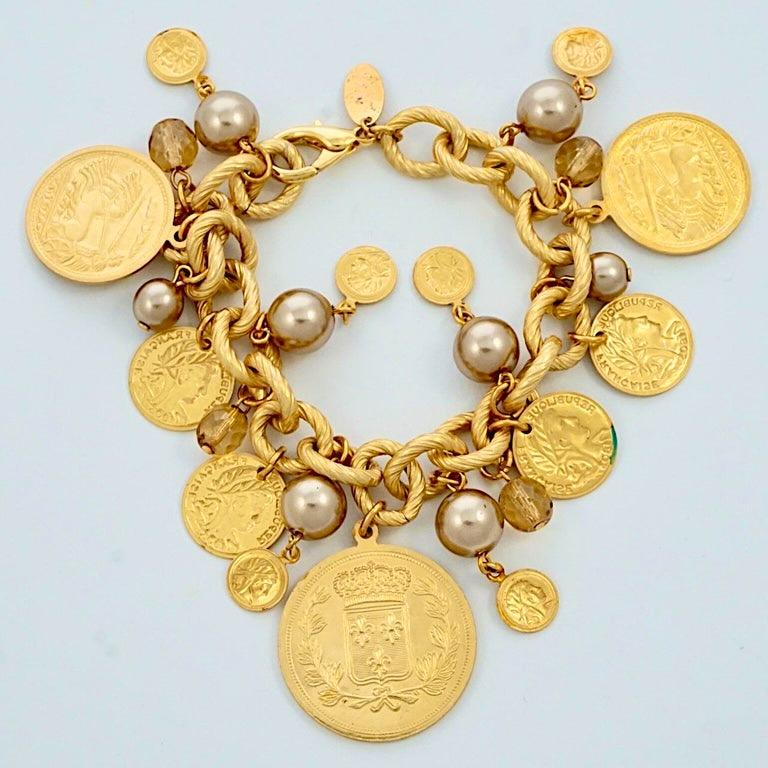 Miriam Haskell Bracciale russo con monete di vetro e perle placcate in oro in vendita 2