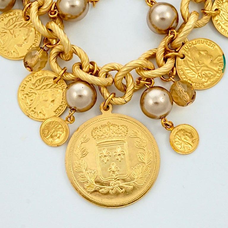 Miriam Haskell Bracciale russo con monete di vetro e perle placcate in oro in vendita 3