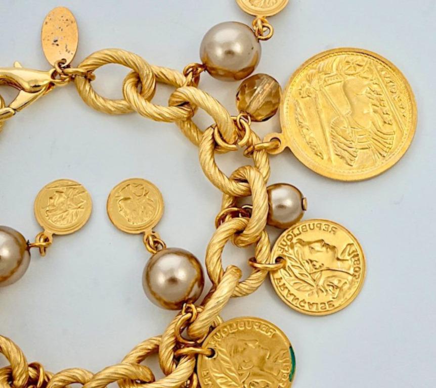 Miriam Haskell Bracciale russo con monete di vetro e perle placcate in oro in vendita 4