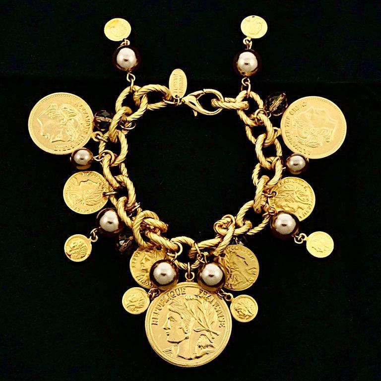 Miriam Haskell Bracciale russo con monete di vetro e perle placcate in oro in vendita 5