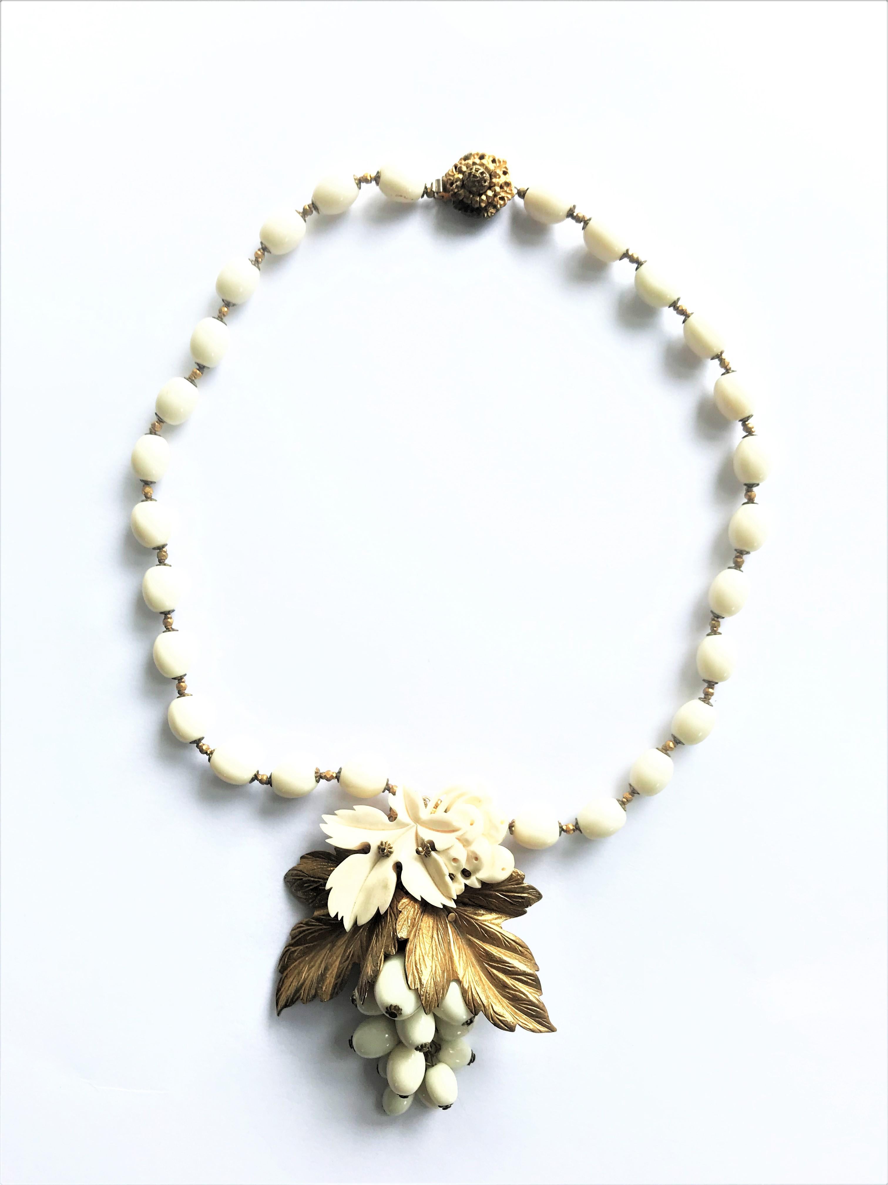 Miriam Haskell set necklace with ear clips signed 1950s USA In Good Condition For Sale In Stuttgart, DE